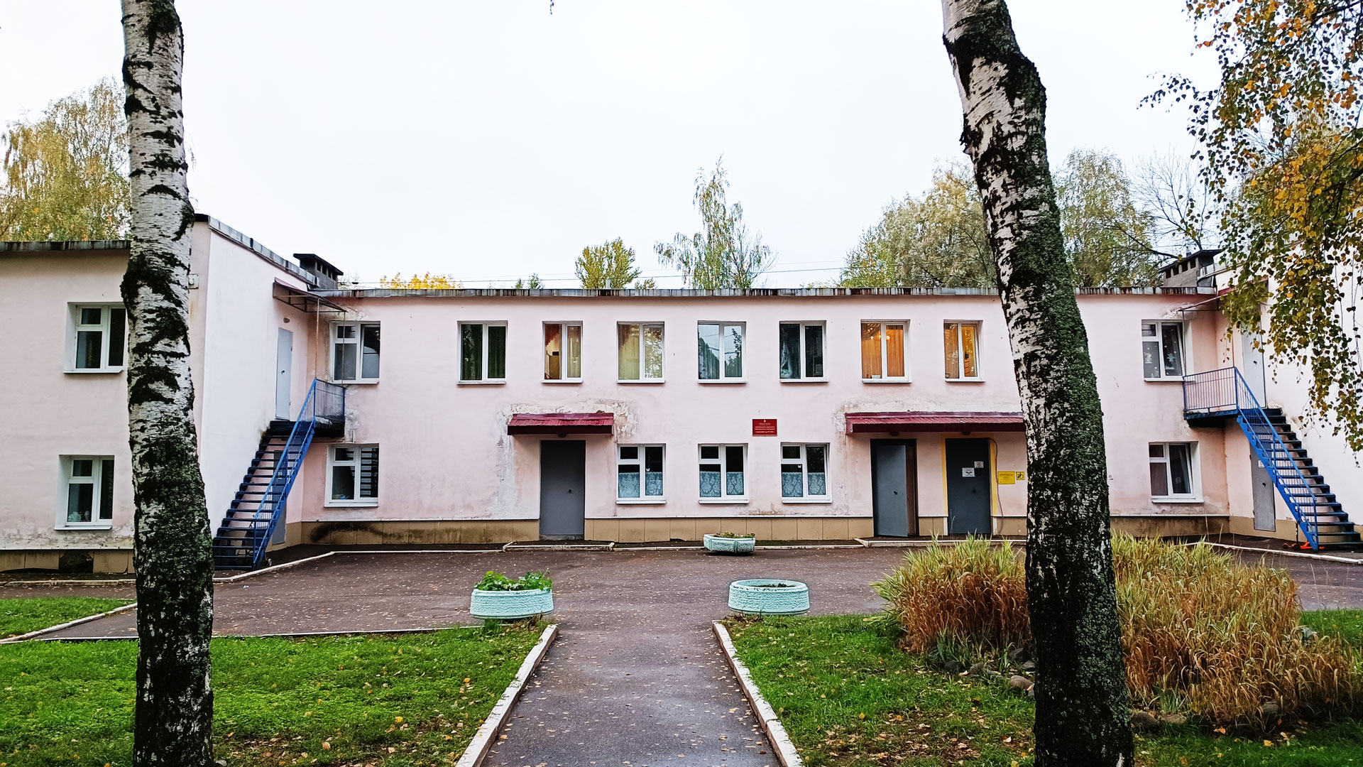 Детский сад 158 Ярославль: главный вход в здание садика.