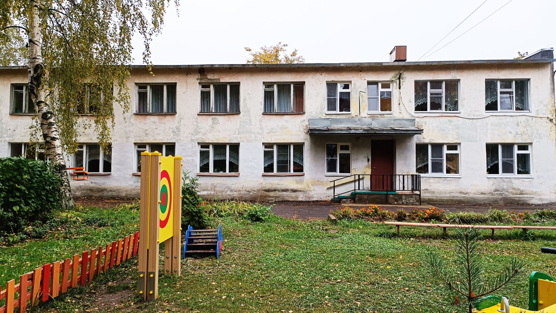 Детский сад 184 Ярославль: главный вход в здание садика.