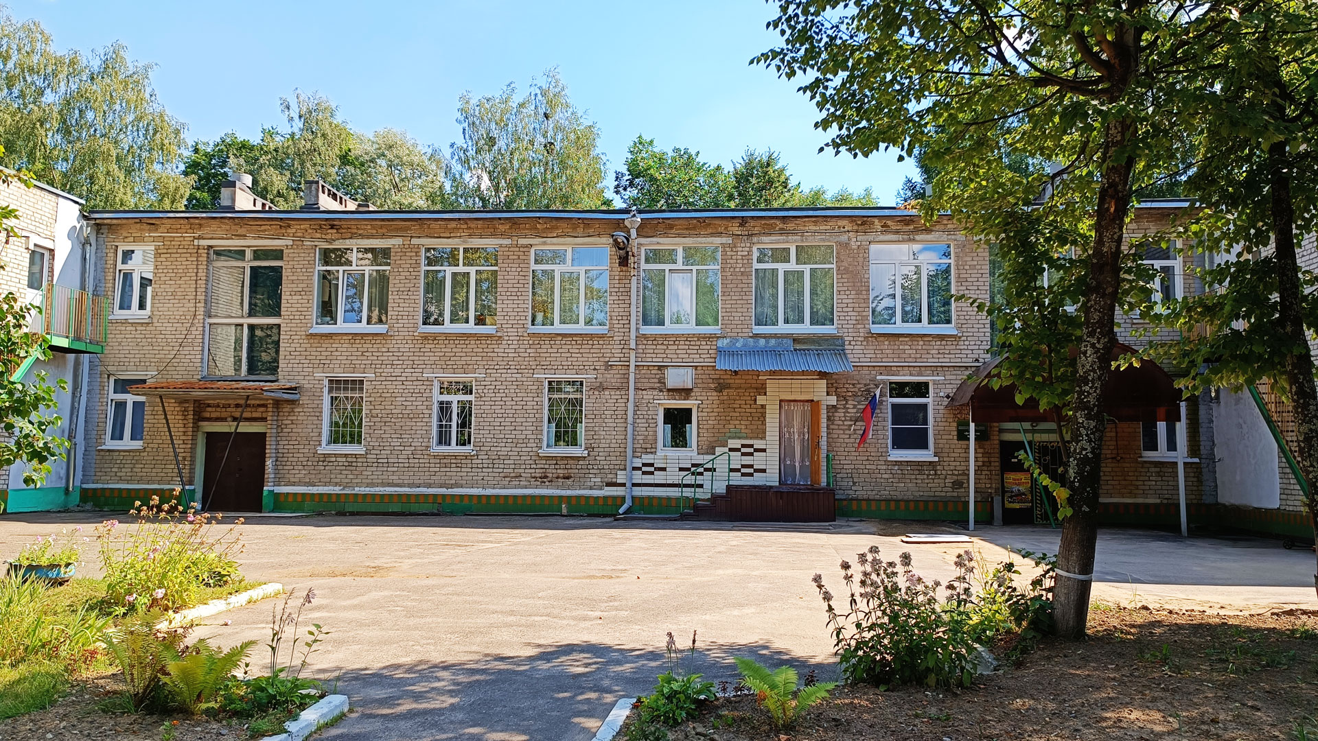 Детский сад 229 Ярославль: главный вход в здание садика.