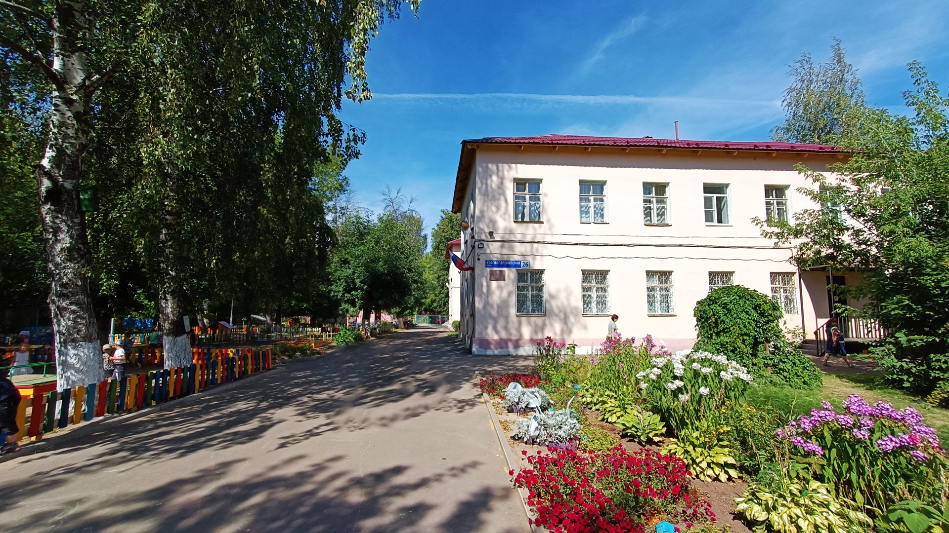Детский сад 48 Ярославль: главный вход в здание садика.