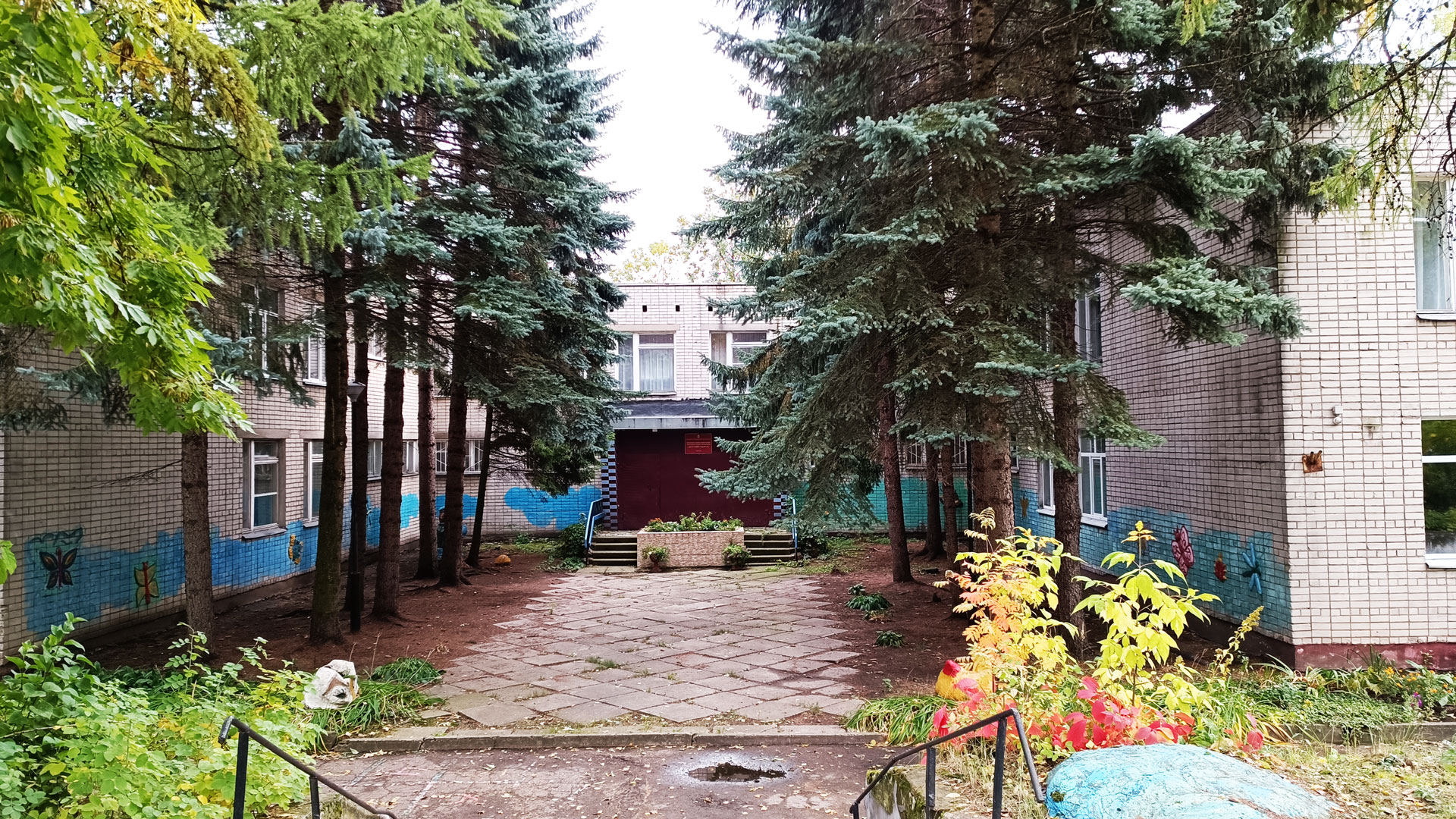 Детский сад 41 Ярославль: главный вход в здание садика.