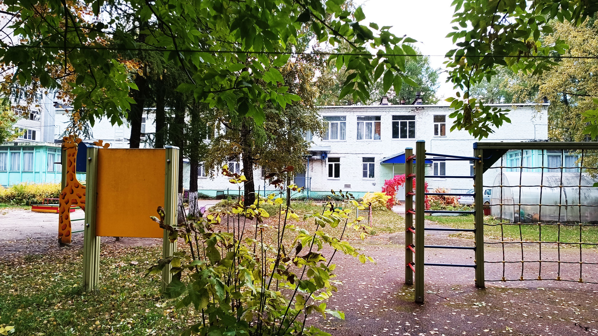 Детский сад 22 Ярославль: главный вход в здание садика.