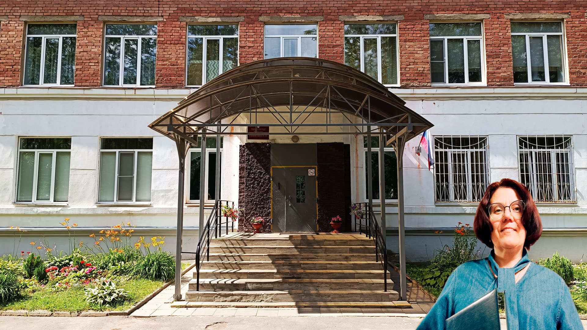 Школа 12 Ярославль: центральный вход в здание школьной организации.