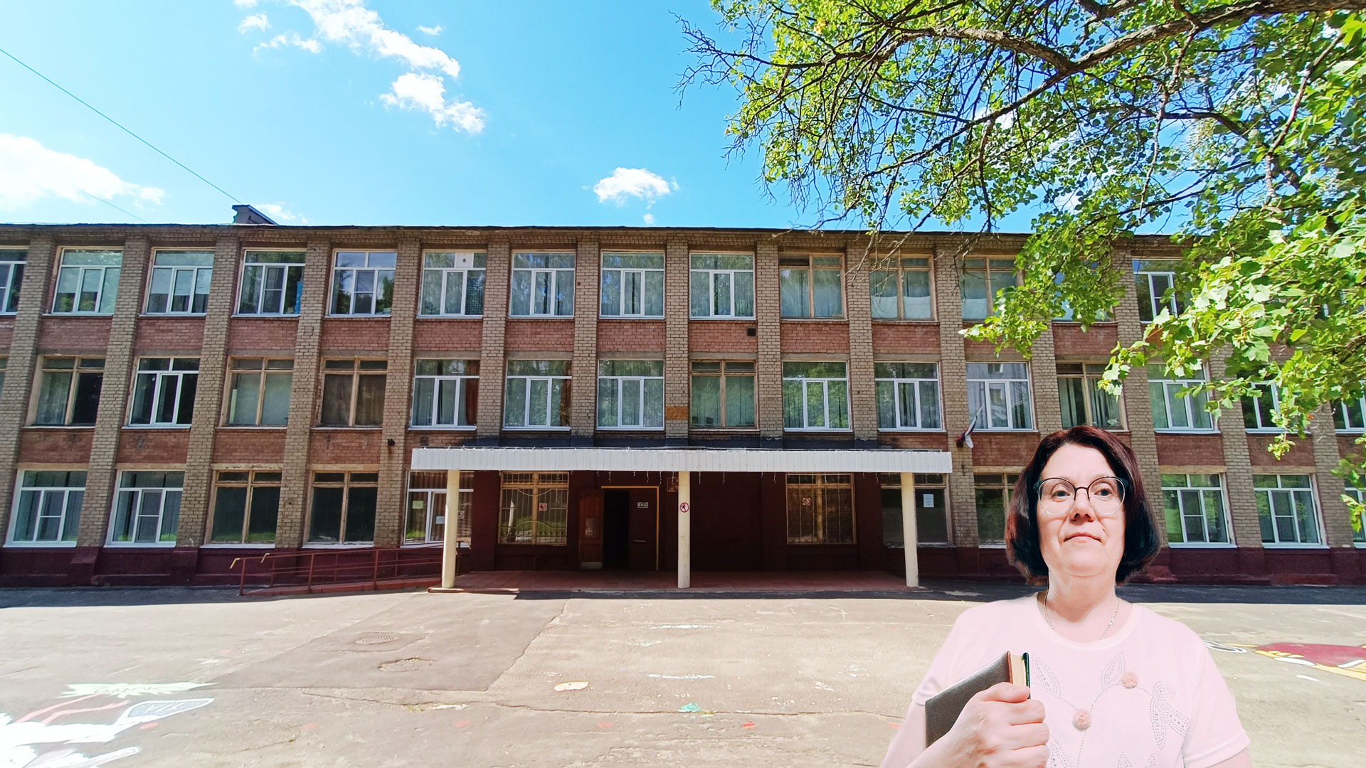 Школа 15 Ярославль: центральный вход в здание школьной организации.