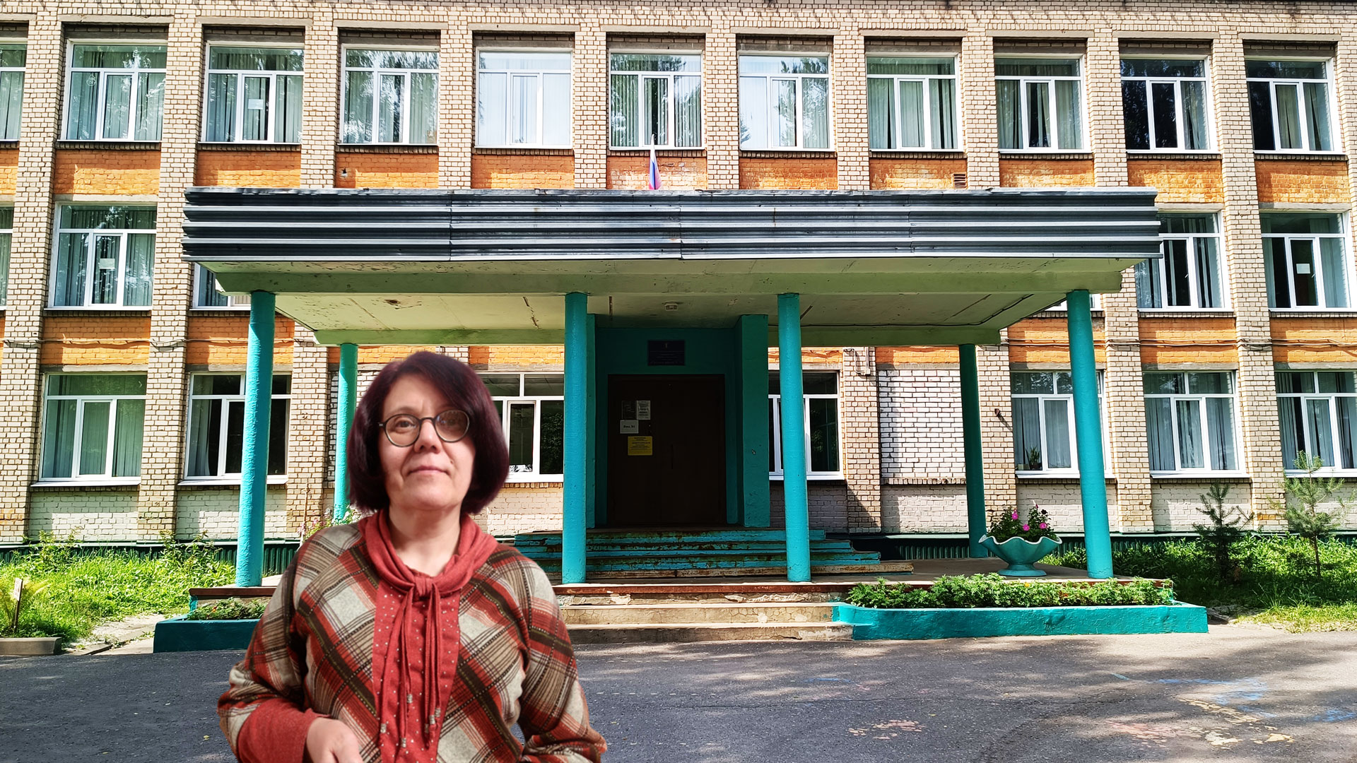 Центральный вход в школу № 39 г. Ярославля.