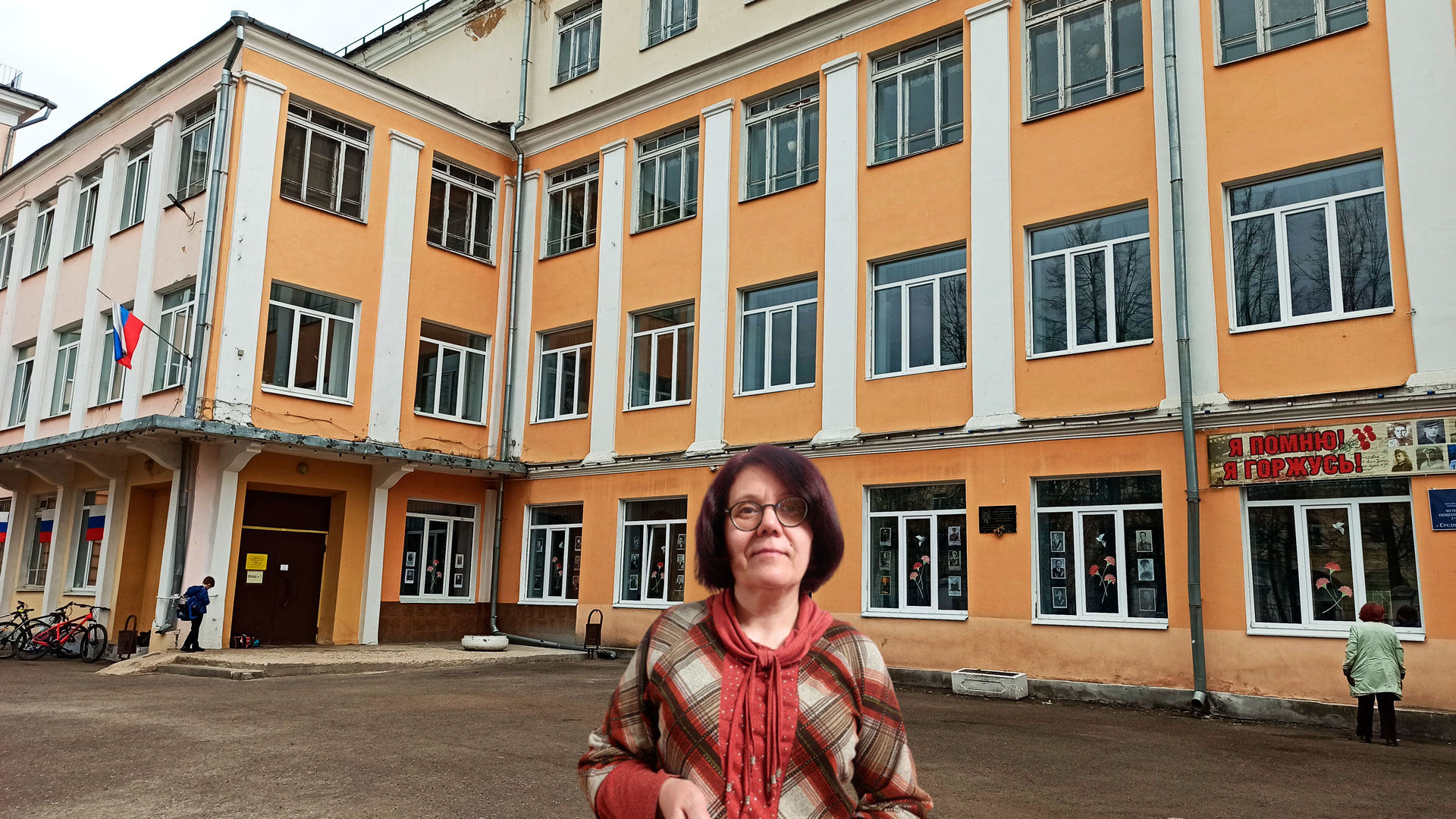 Школа 49 Ярославль: центральный вход в здание школьной организации.