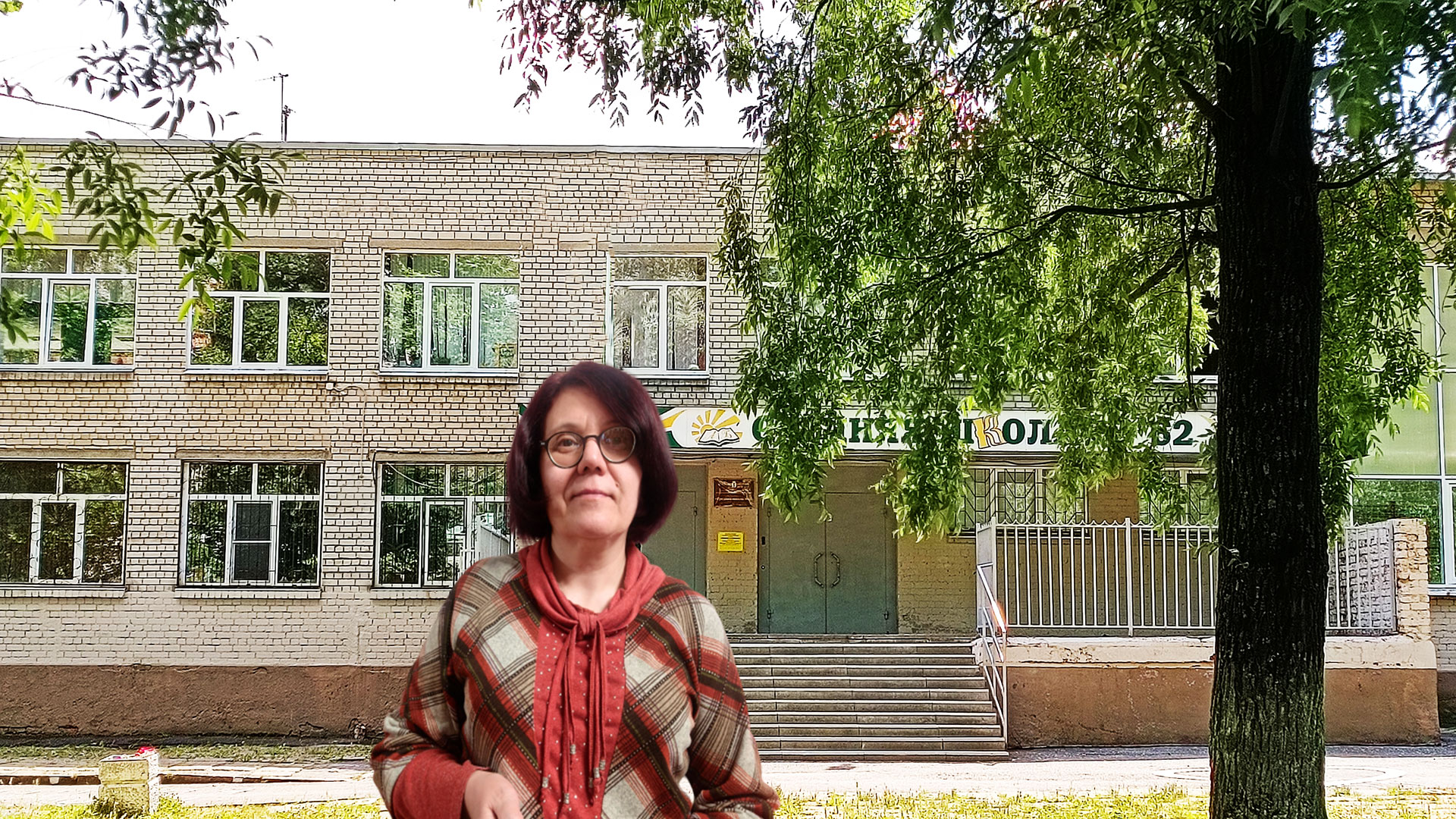 Центральный вход в школу № 62 г. Ярославля.