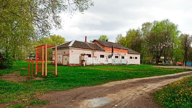 Спортивный силовой городок в школе № 8 города Ярославля.