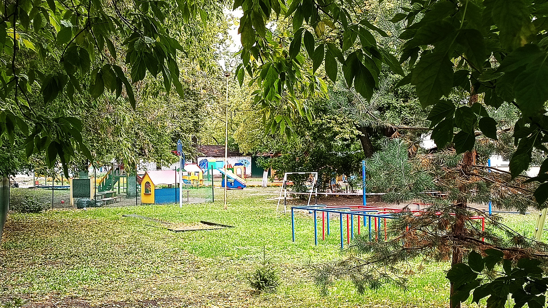Детский сад 106 Ярославль: физкультурная площадка (пр. Толбухина, 82).
