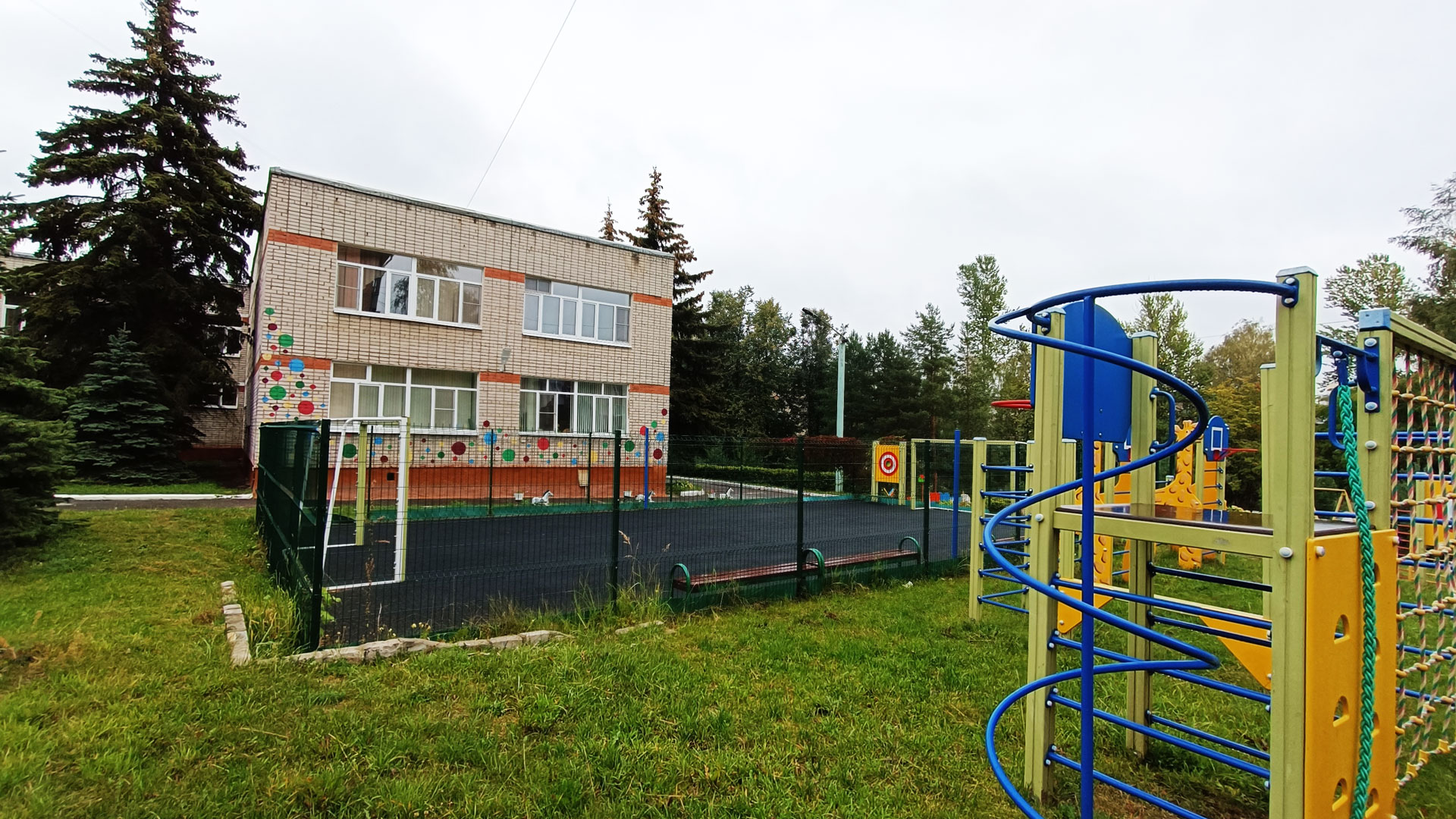 Детский сад 218 Ярославль: Писемского 50а, спортивная площадка.