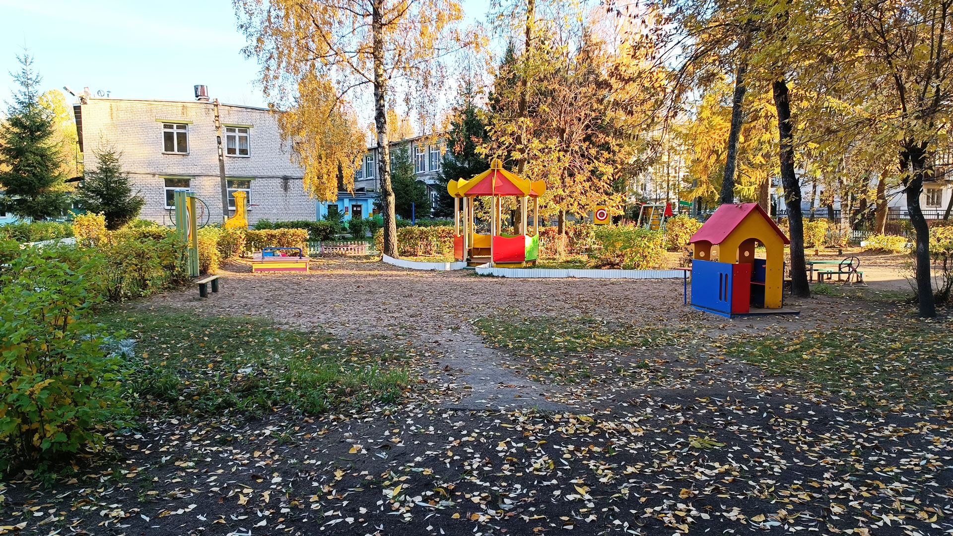 Детский сад 211 Ярославль: площадка для игр и прогулок.