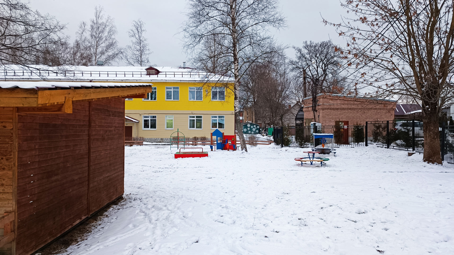 Детский сад 173 Ярославль: площадка для прогулок и игр.