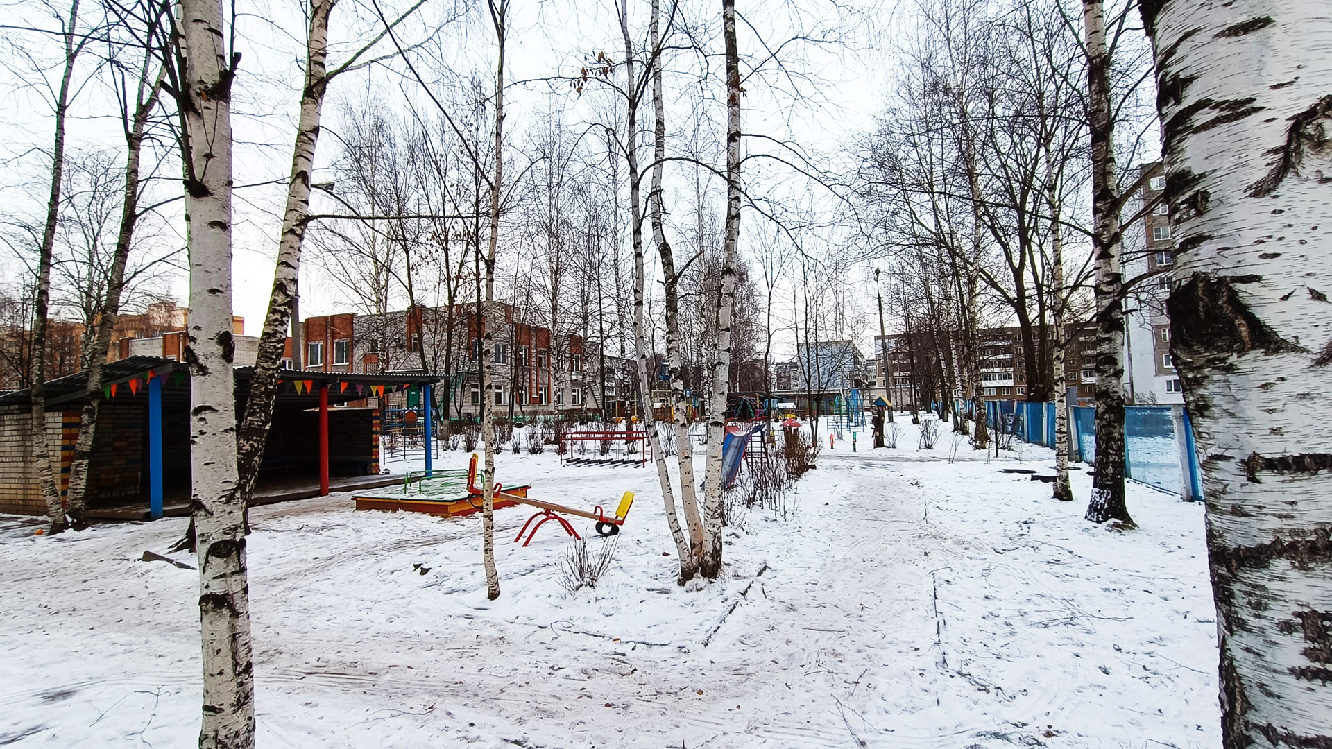 Детский сад 240 Ярославль: площадка для игр и прогулок.