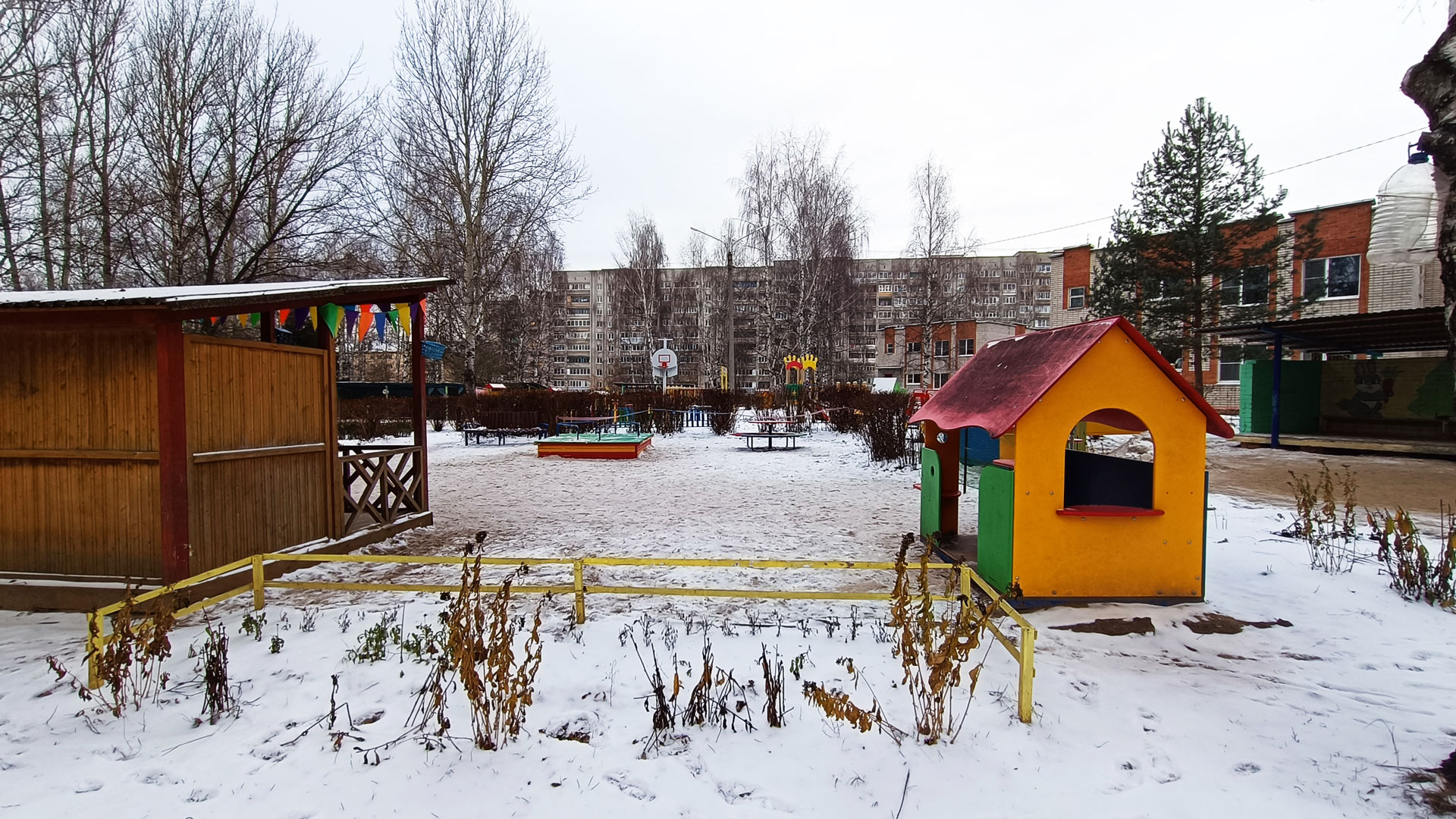 Детский сад 142 Ярославль: площадка для игр и прогулок.