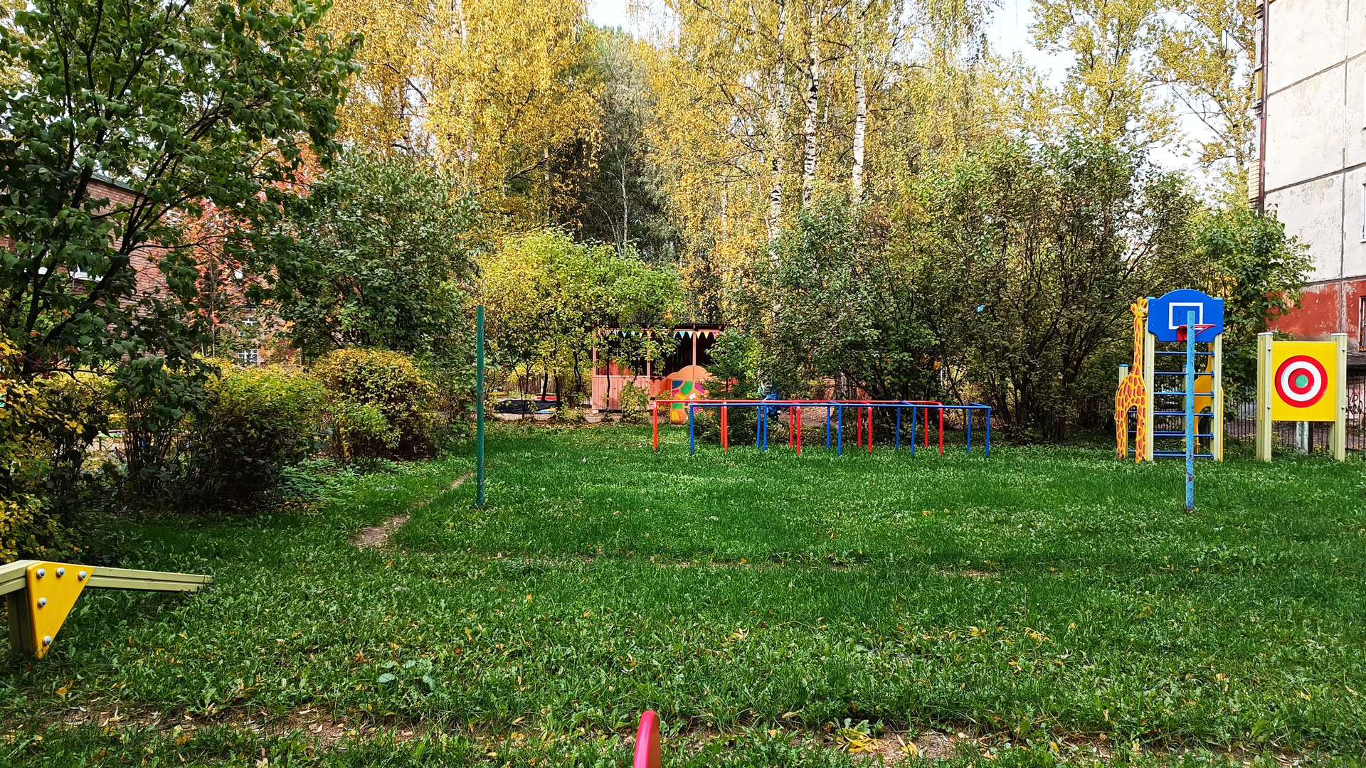 Детский сад 212 Ярославль: спортивная площадка. 