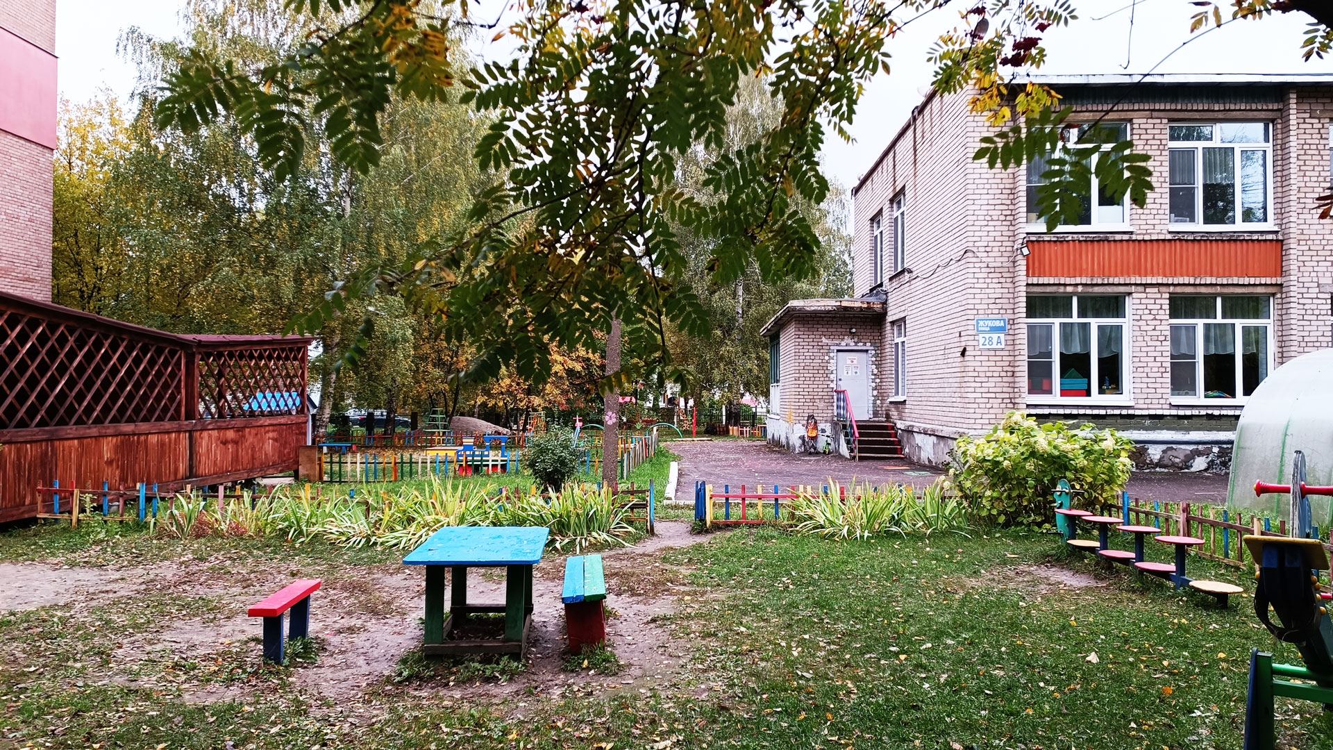Детский сад 158 Ярославль: участок для прогулок (Жукова, 28а).