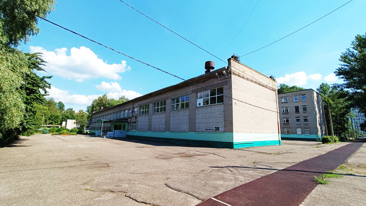 Общий вид здания школы № 23 города Ярославля.