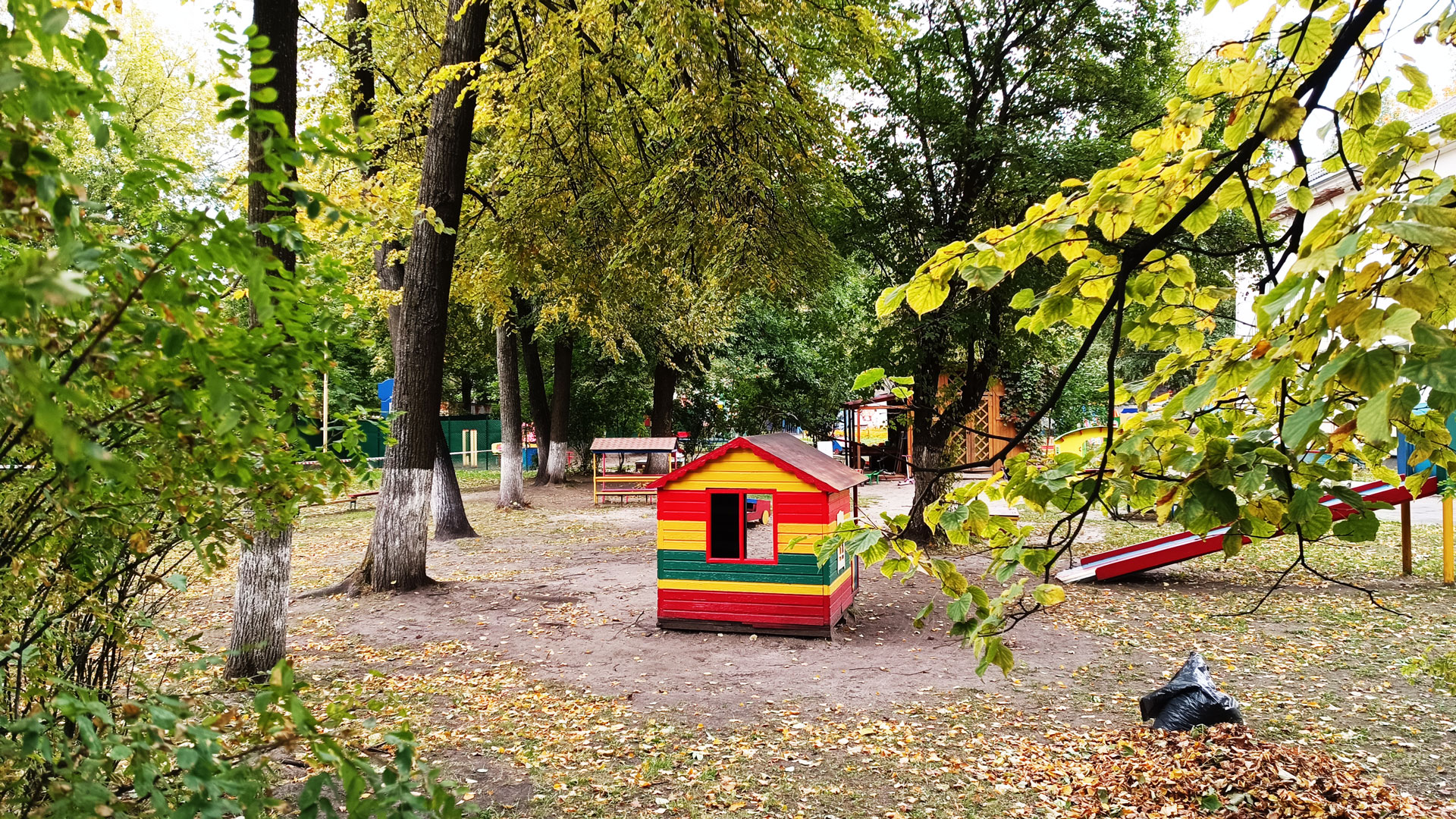 Детский сад 106 Ярославль: прогулочные площадки (пр. Толбухина, 82).