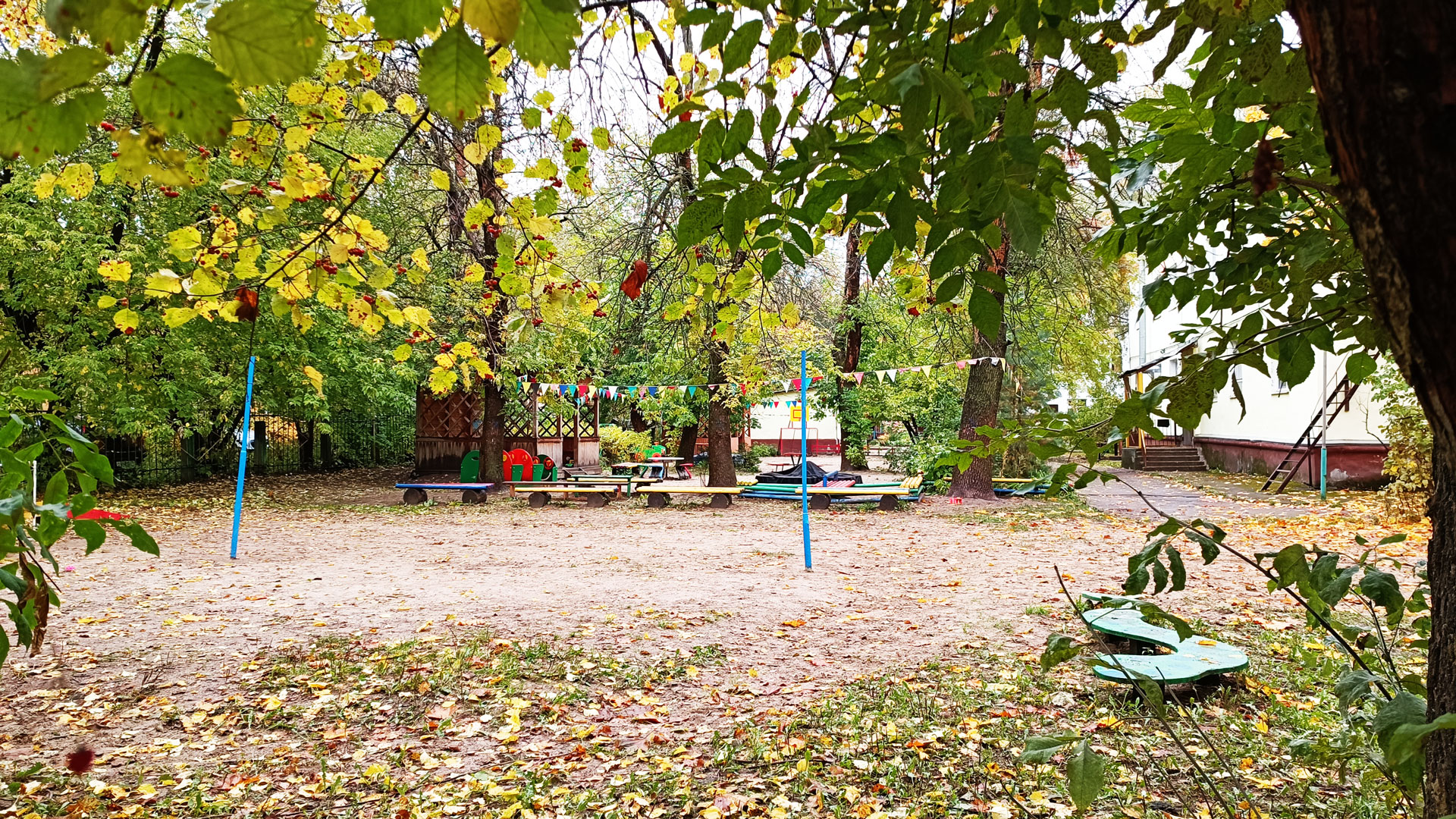 Детский сад 182 Ярославль: прогулочные площадки для игр.