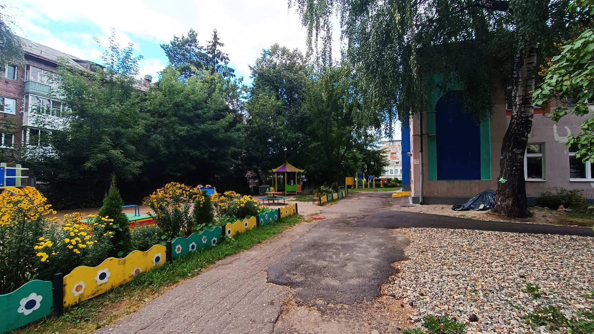 Детский сад 83 Ярославль: игровые площадки и веранды.