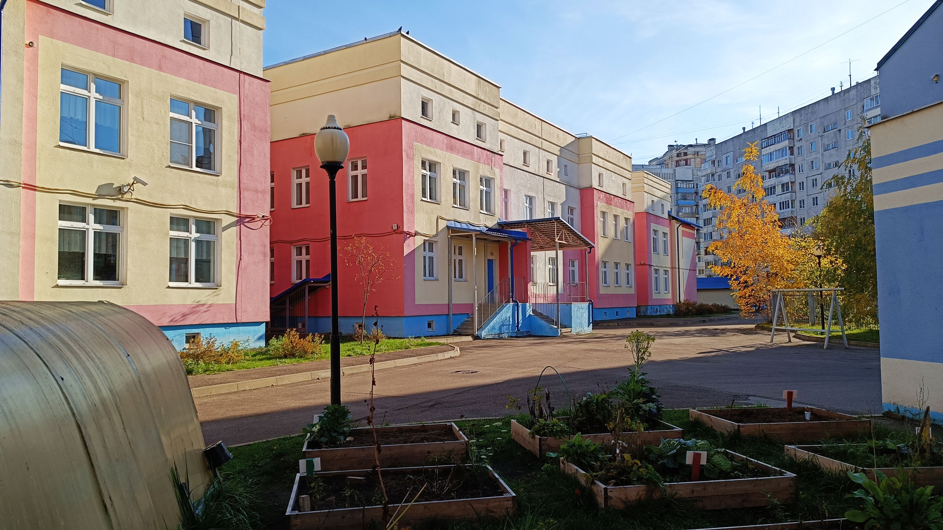 Детский сад 228 Ярославль: общий вид здания и территории.