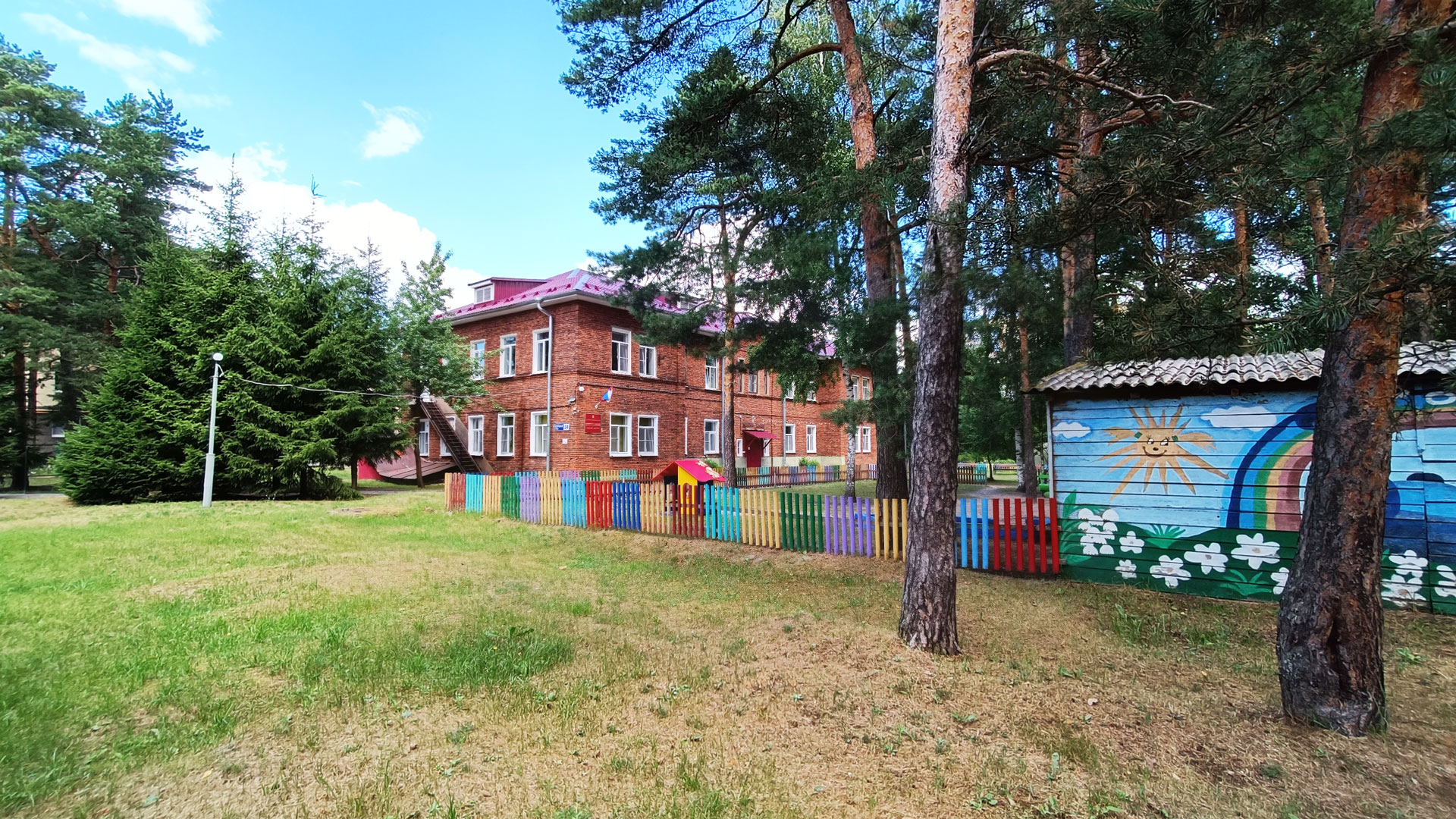 Детский сад 92 Ярославль: общий вид здания (Клубная, 24).