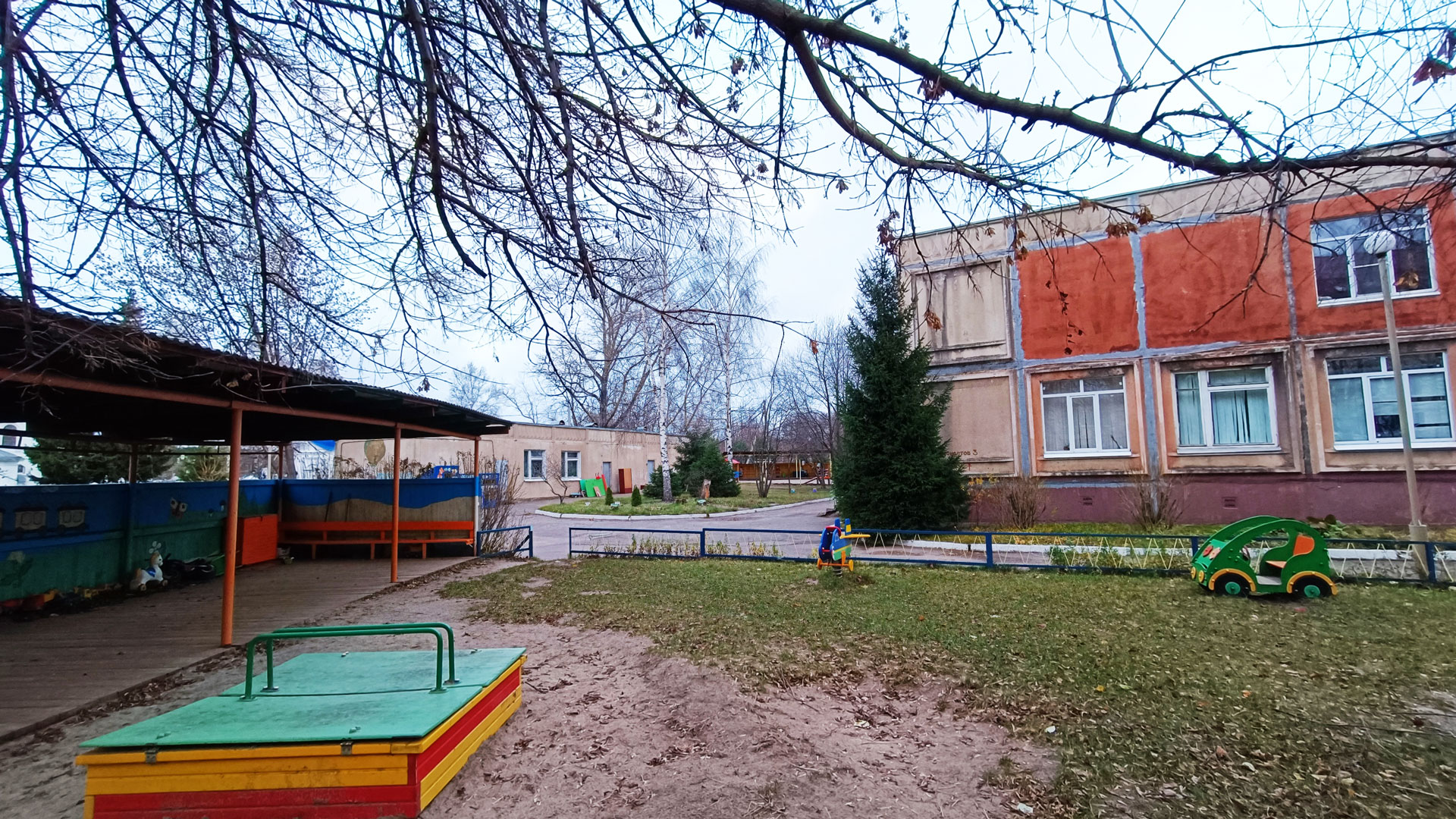 Детский сад 27 Ярославль: прогулочная площадка.