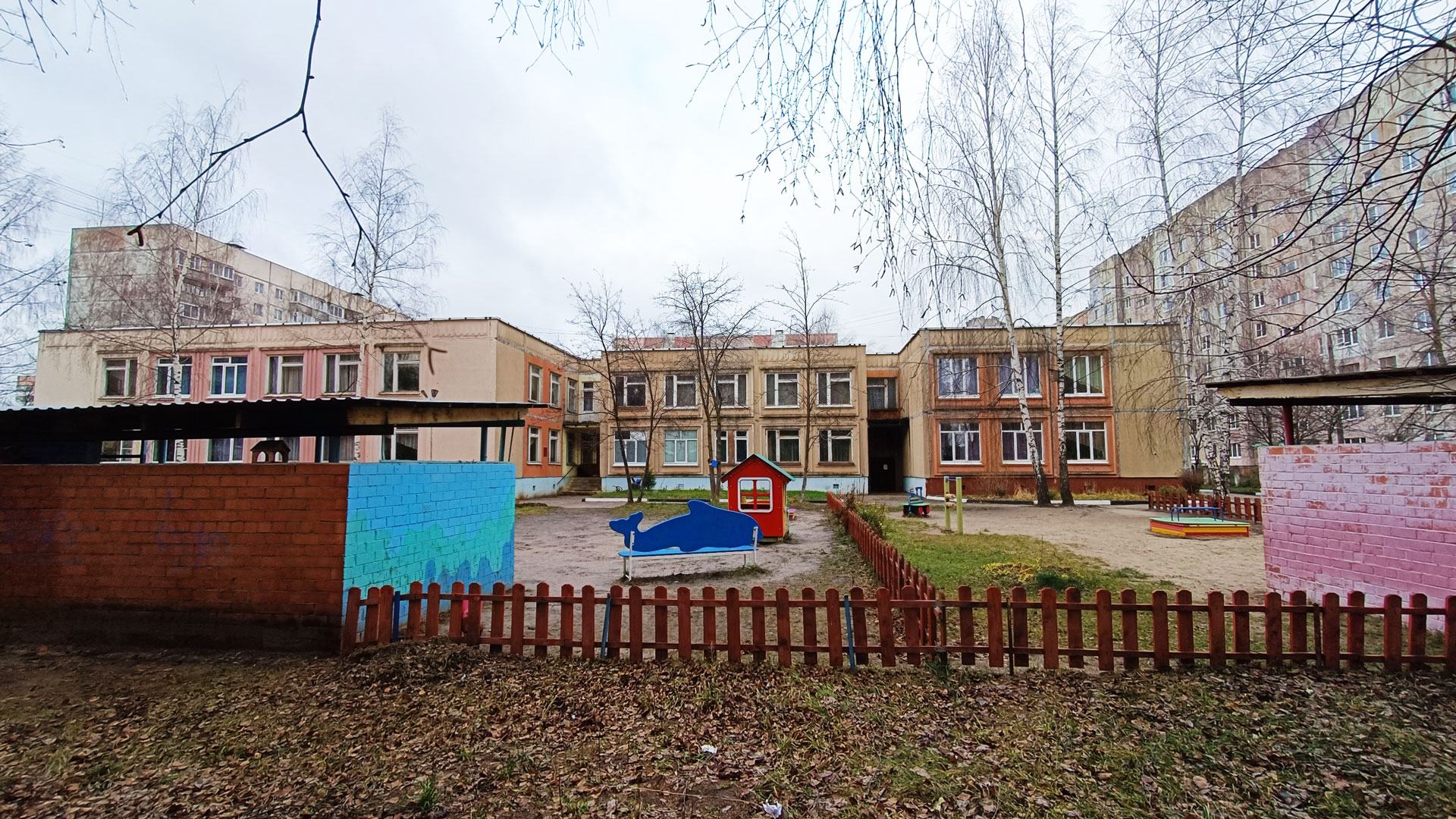 Детский сад 95 Ярославль: общий вид территории и здания. 
