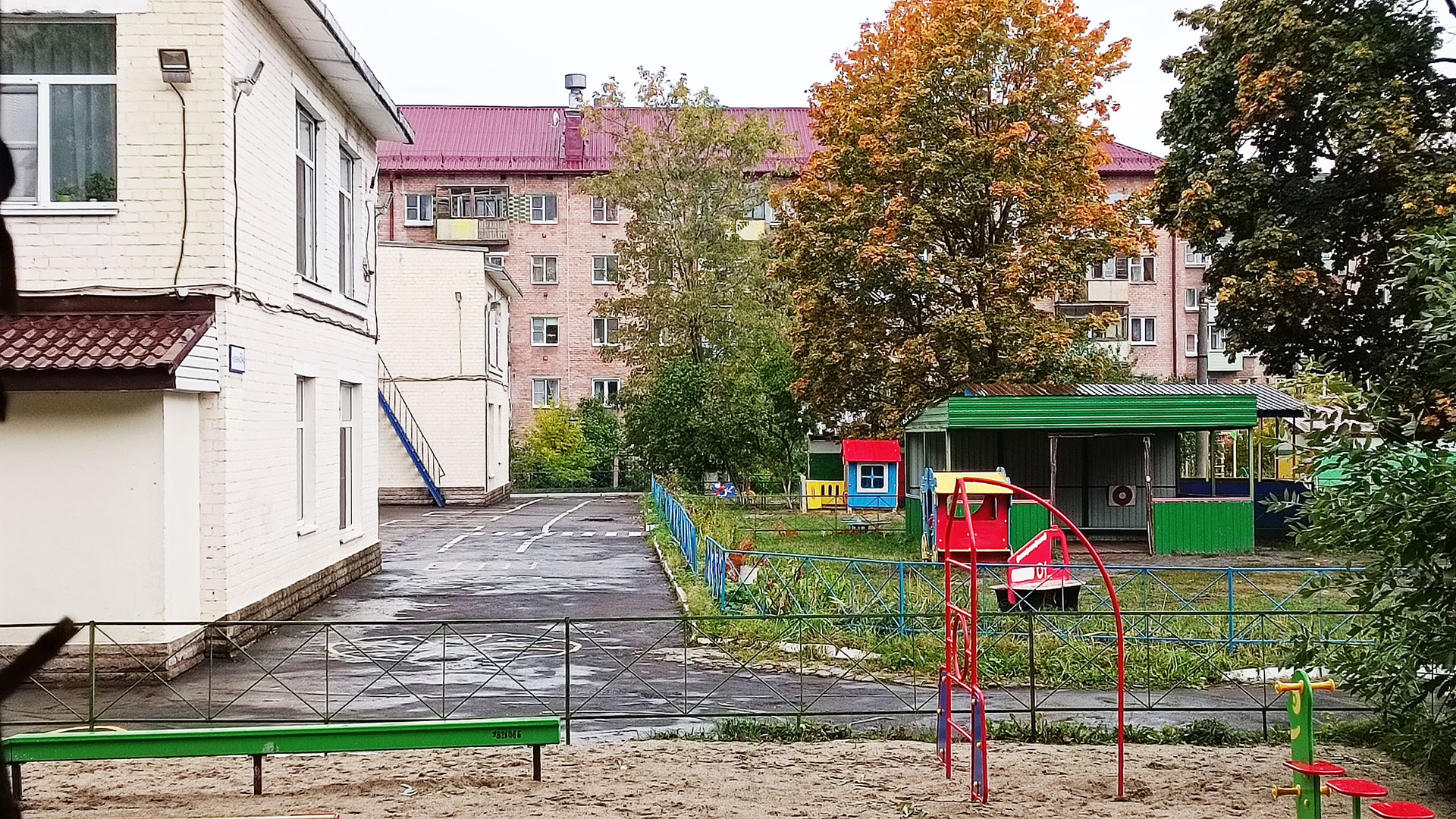 Детский сад 89 Ярославль: общий вид территории и зданий.