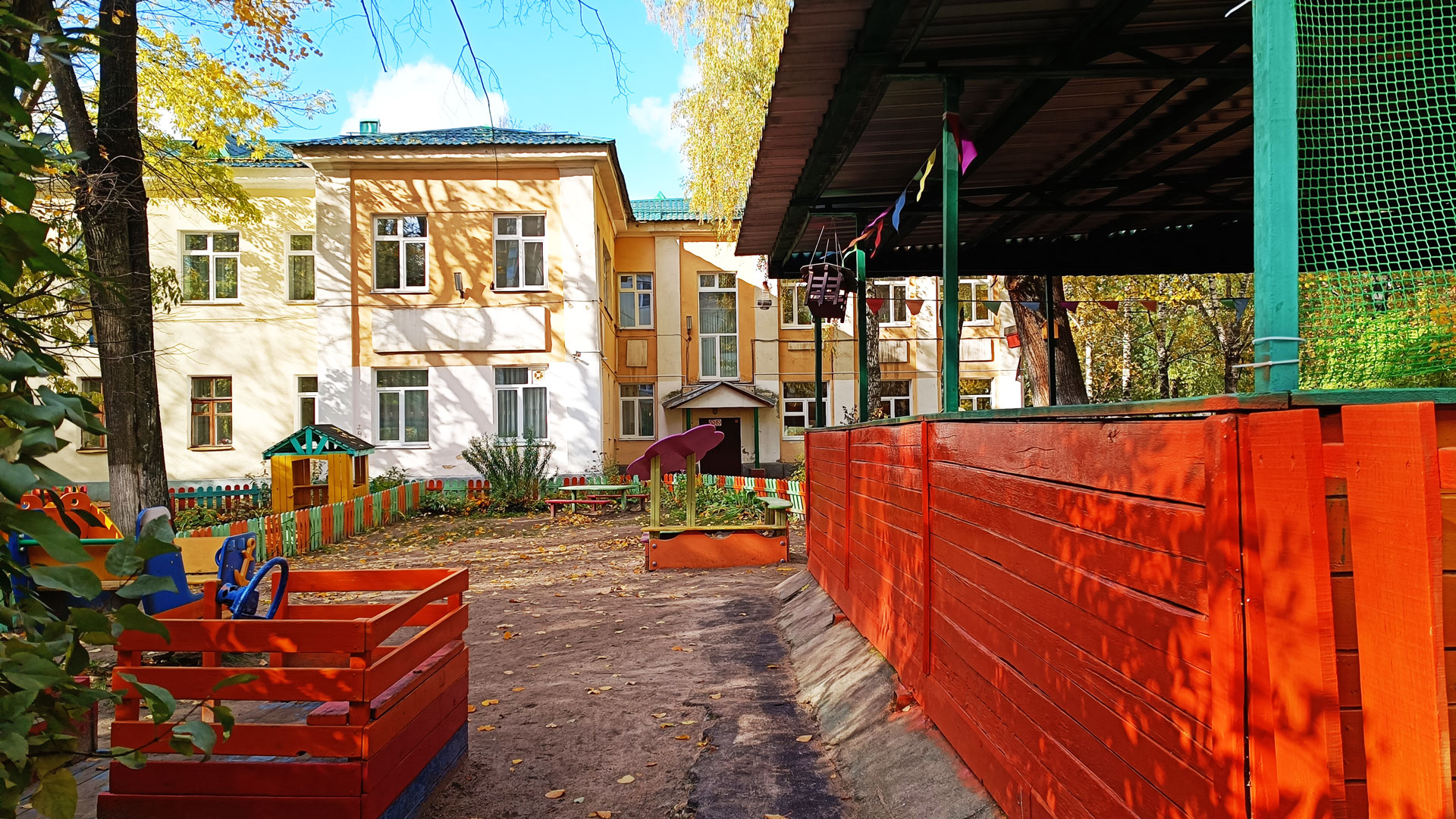 Детский сад 90 Ярославль: игровая площадка.
