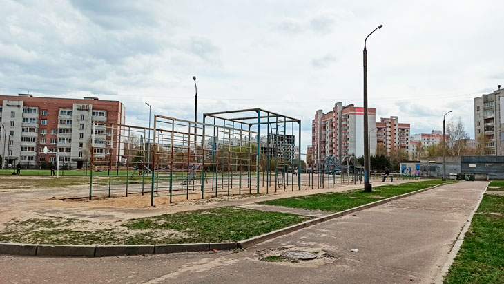 Спортивная площадка школы № 48 в Ярославле.