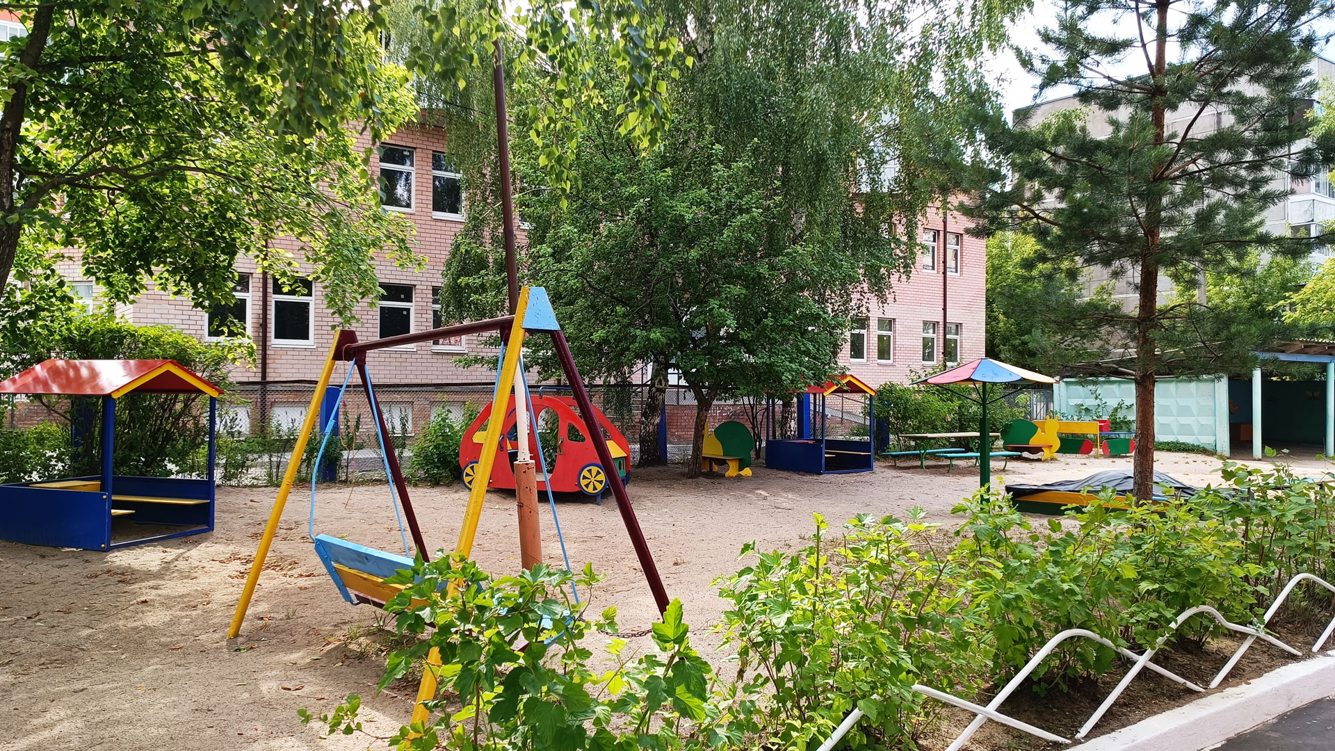 Начальная школа – детский сад 115 Ярославль: площадка для прогулок.