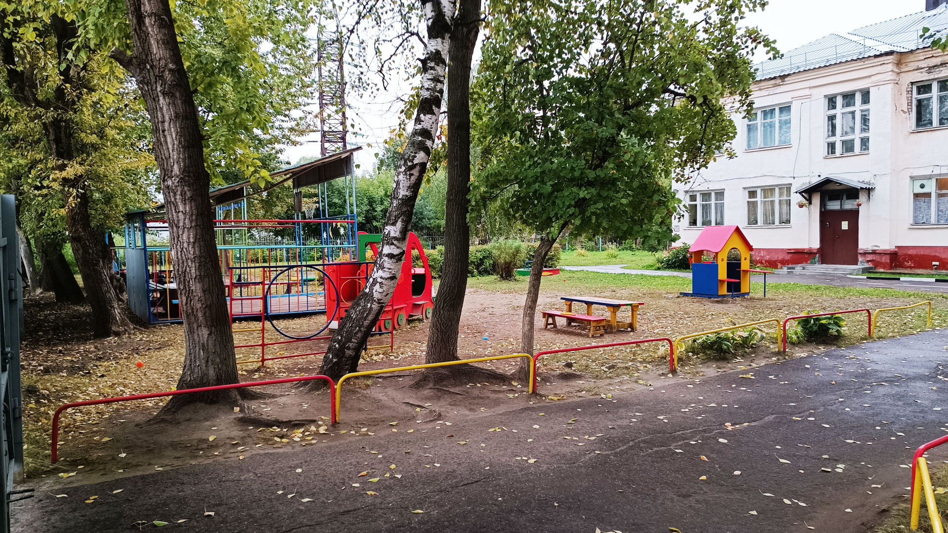 Детский сад 172 Ярославль: прогулочная площадка.