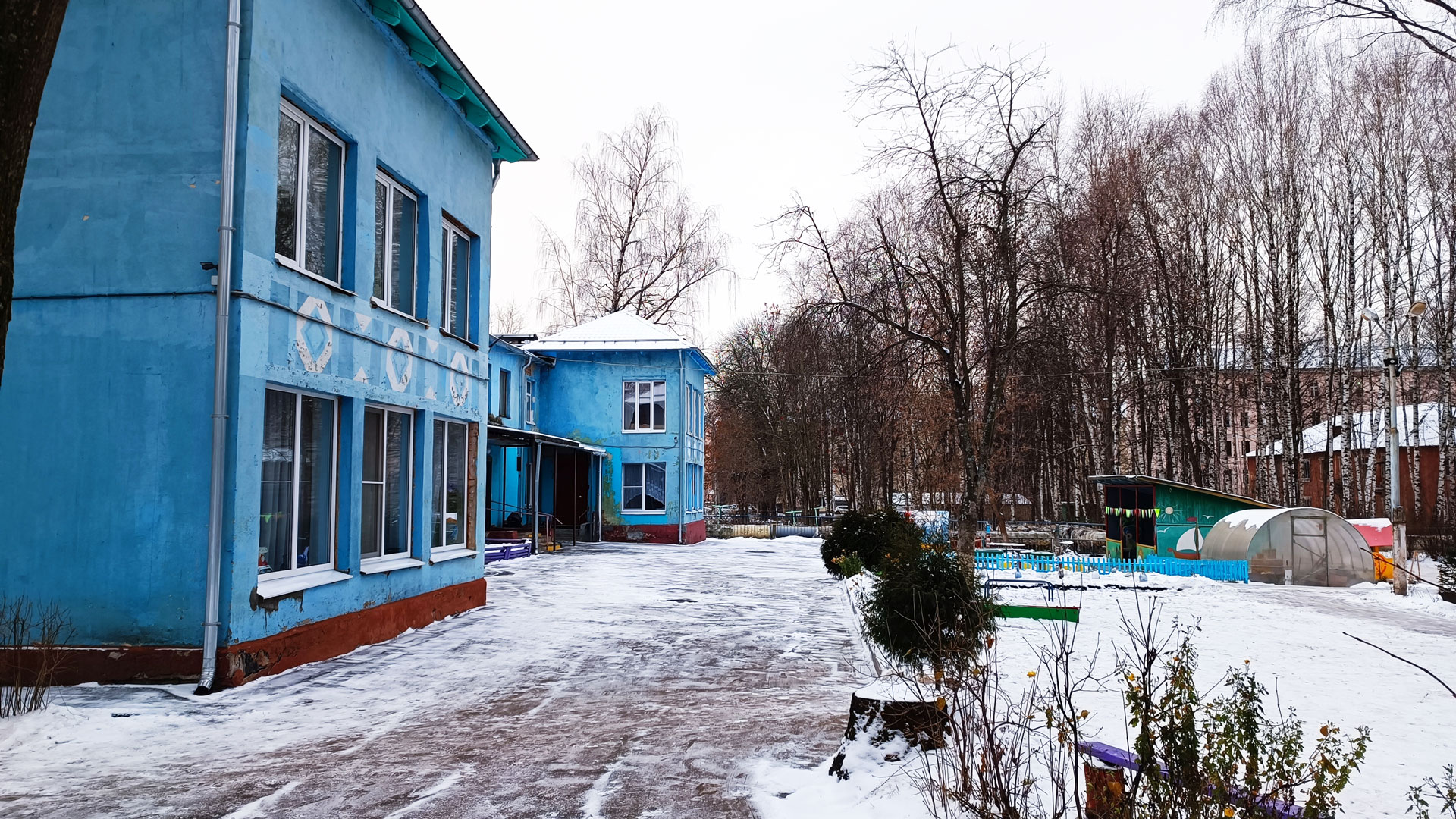 Детский сад 176 Ярославль: общий вид здания и территории.
