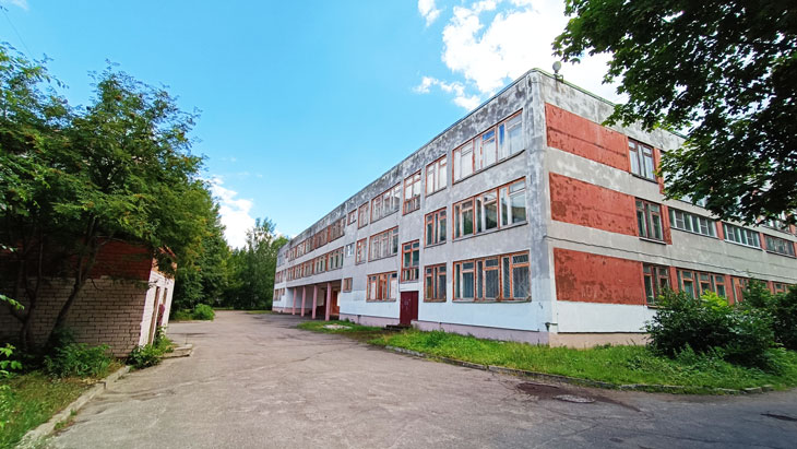 Общий вид школы № 51 города Ярославля.