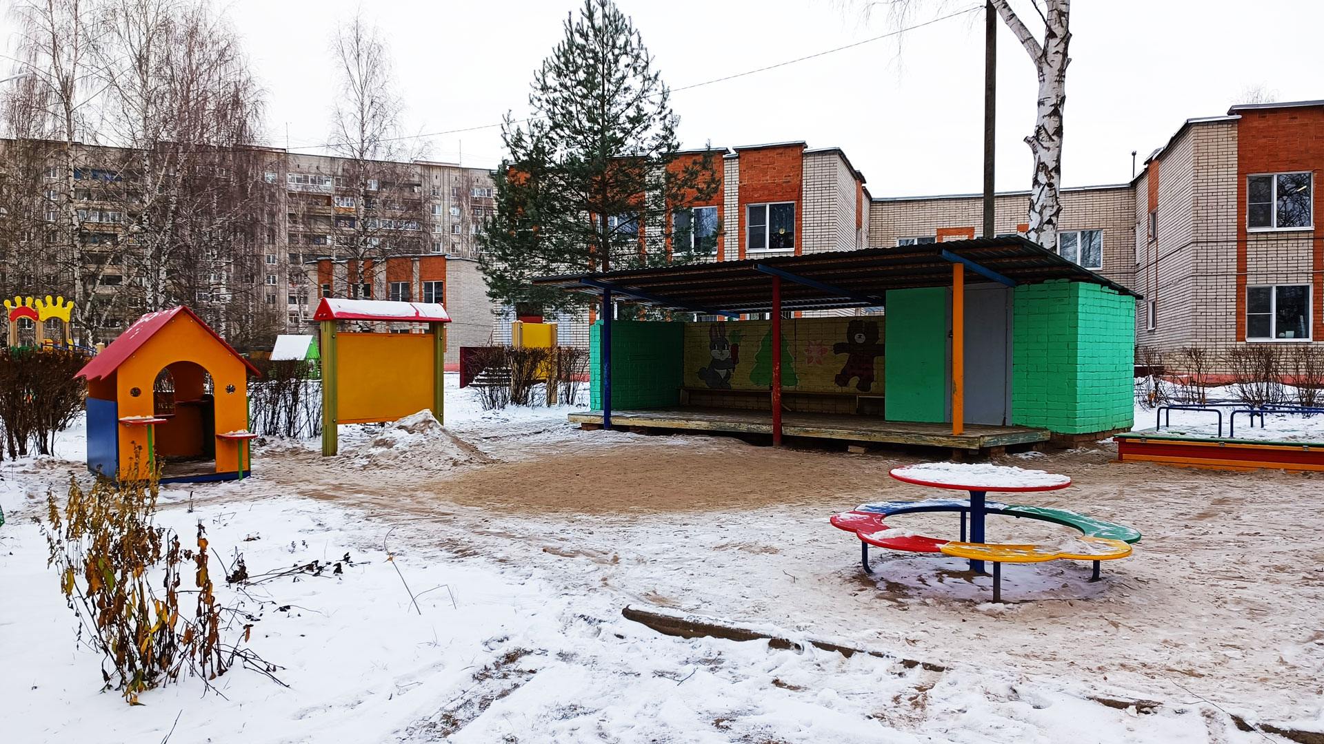 Детский сад 142 Ярославль: прогулочная  и игровая зона.