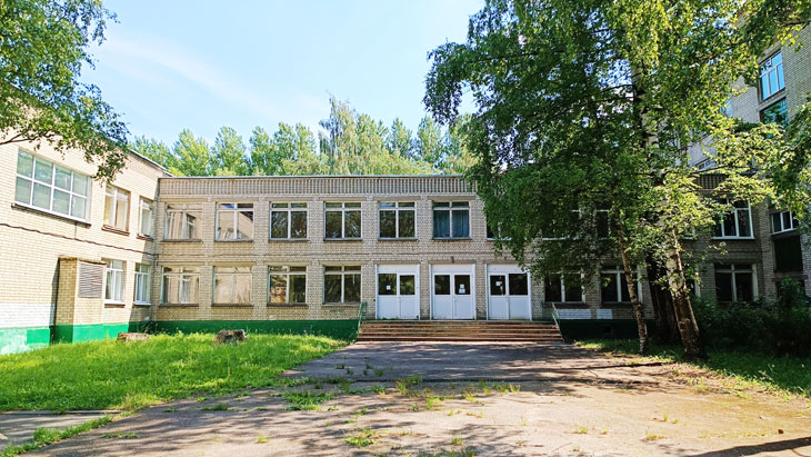 Общий вид школы № 5 города Ярославля.