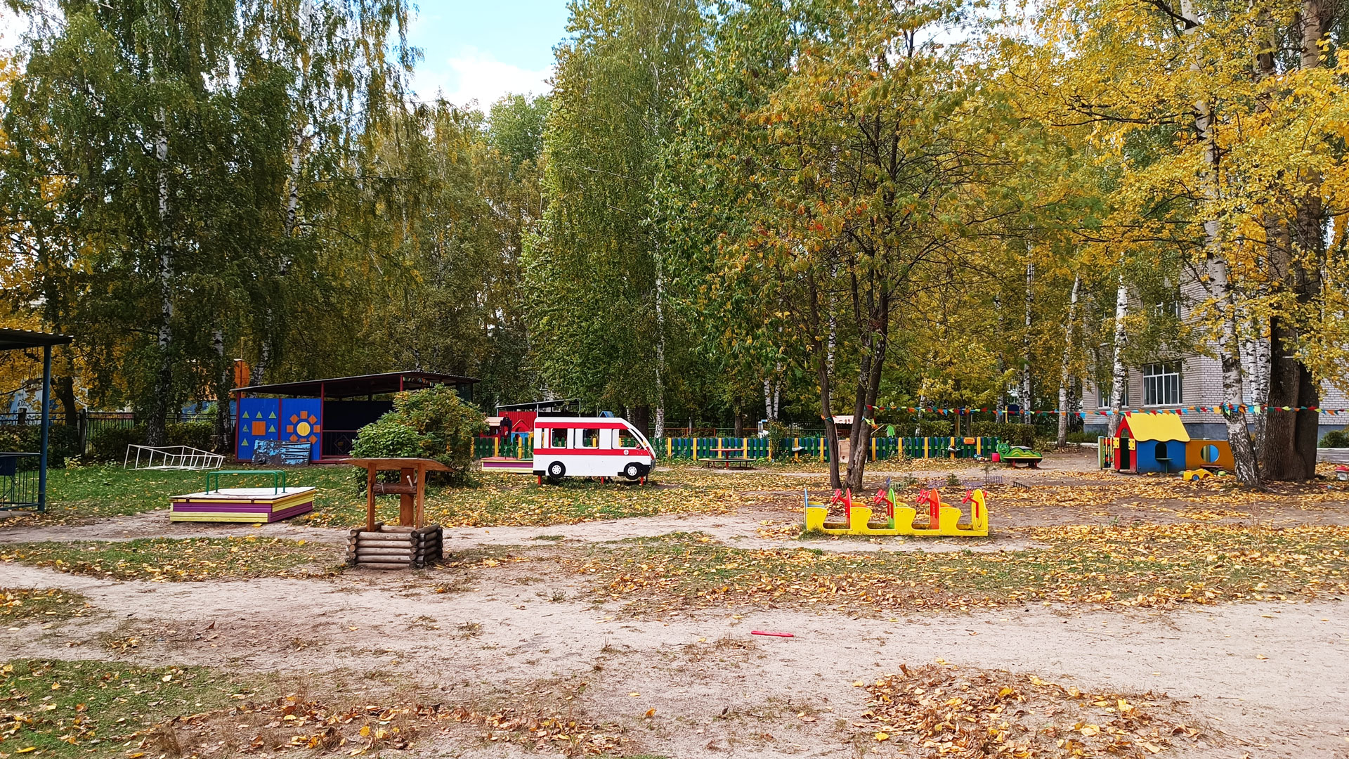 Детский сад 93 Ярославль по ул. Громова, 26а: площадка для игр.