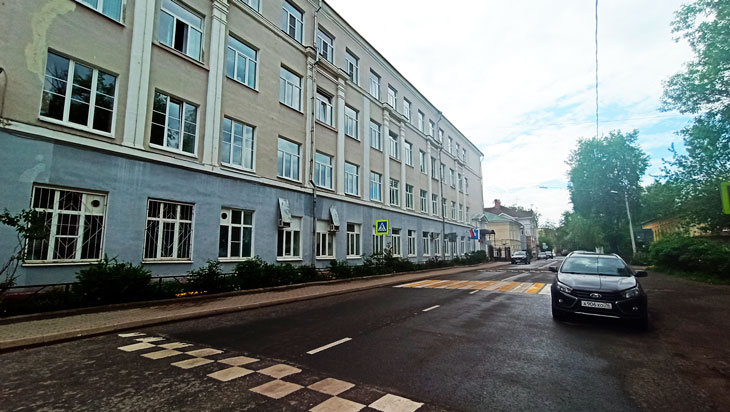 Школа 4 Ярославль: общий вид здания.