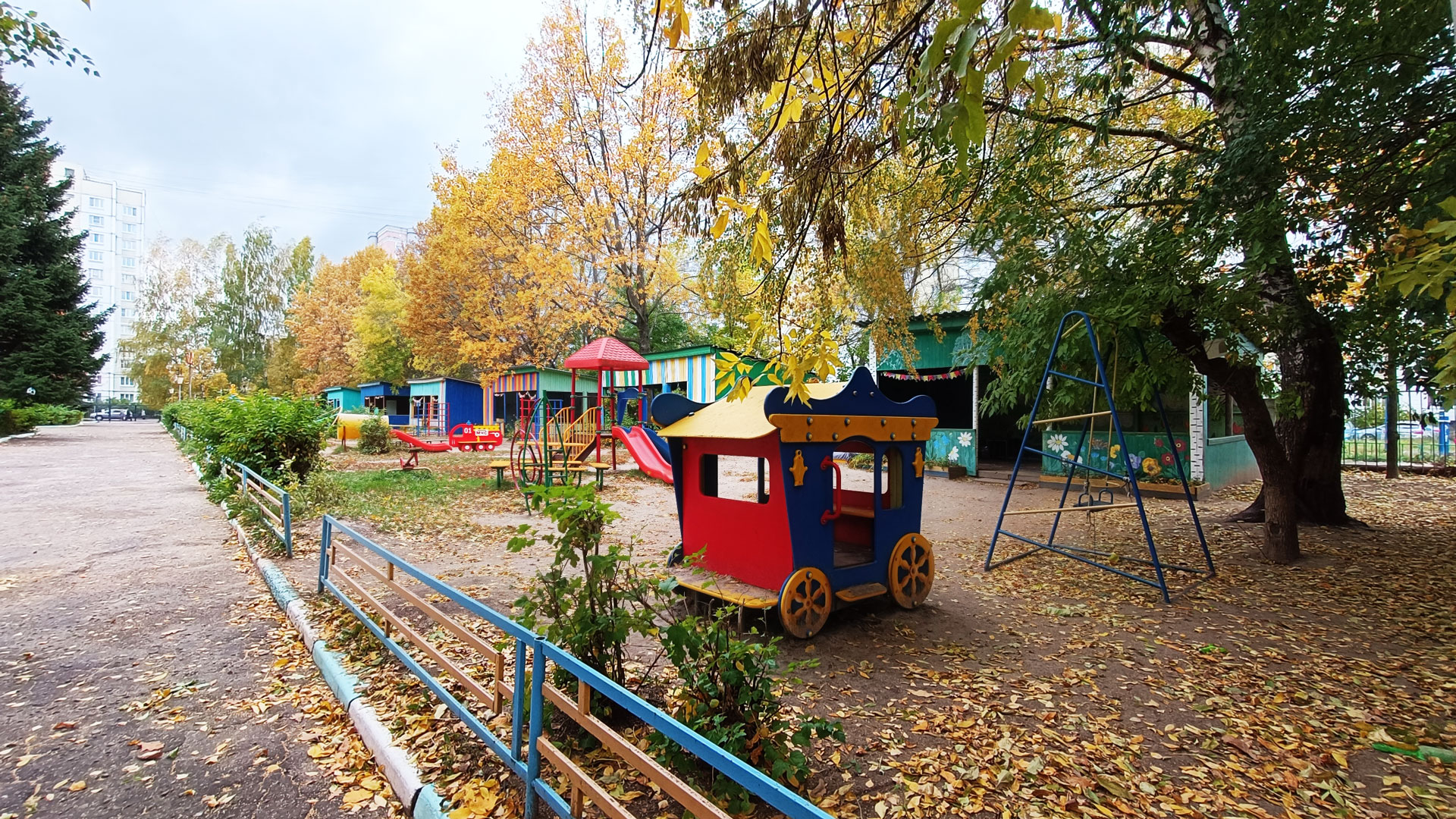 Детский сад 99 Ярославль: участок для прогулок.