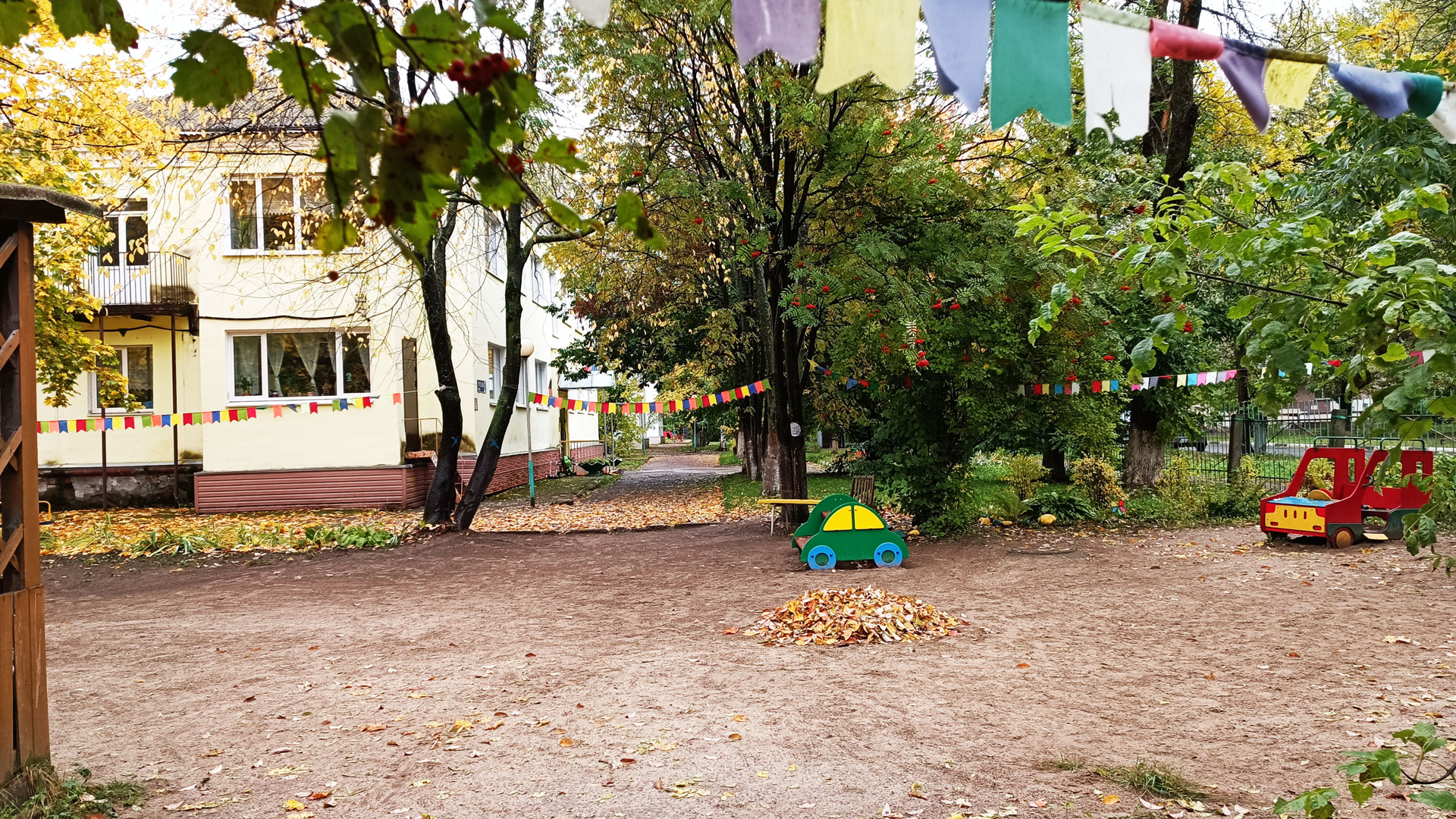 Детский сад 182 Ярославль: прогулочная площадка.