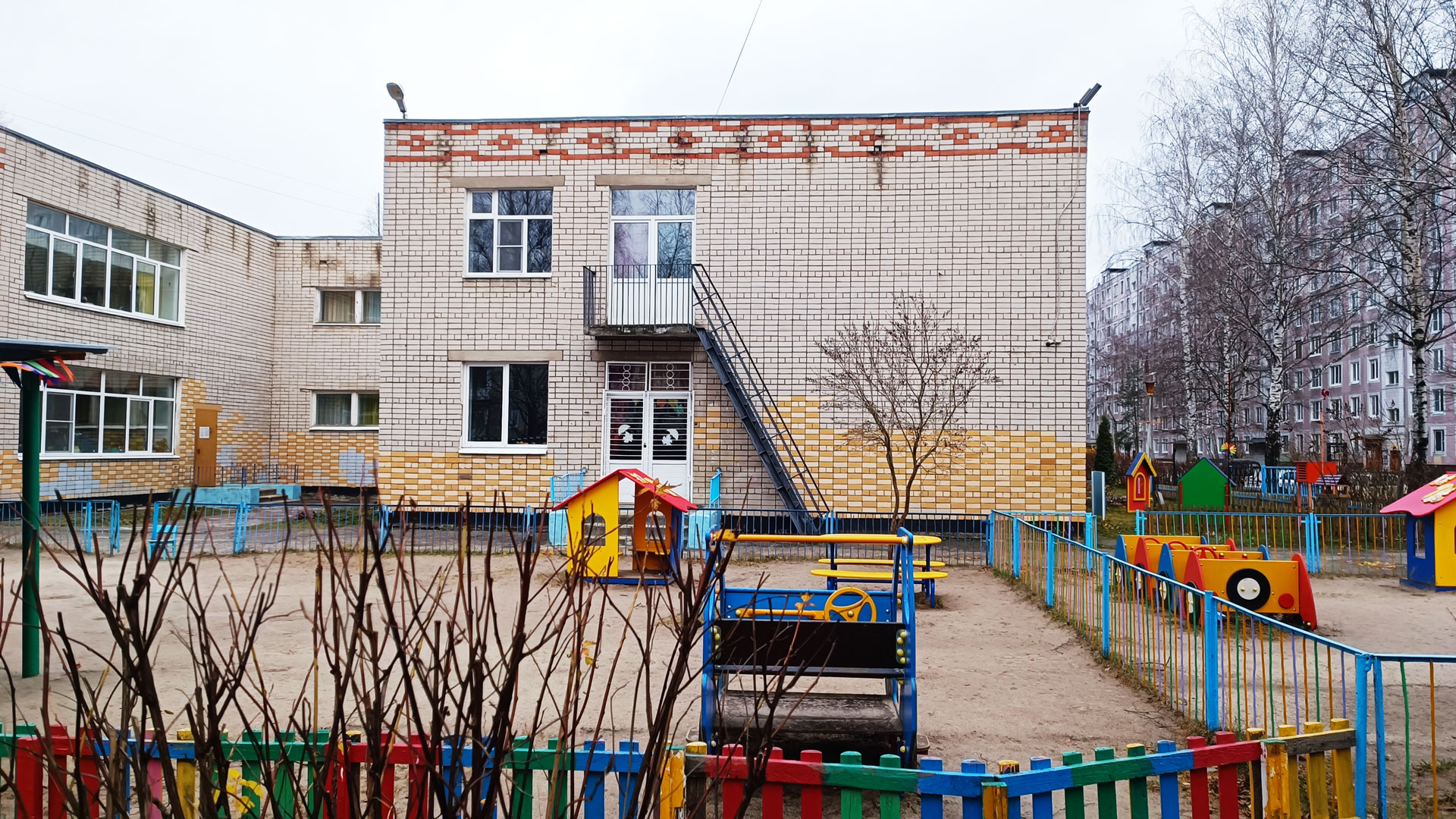 Детский сад 139 Ярославль: прогулочные площадки.