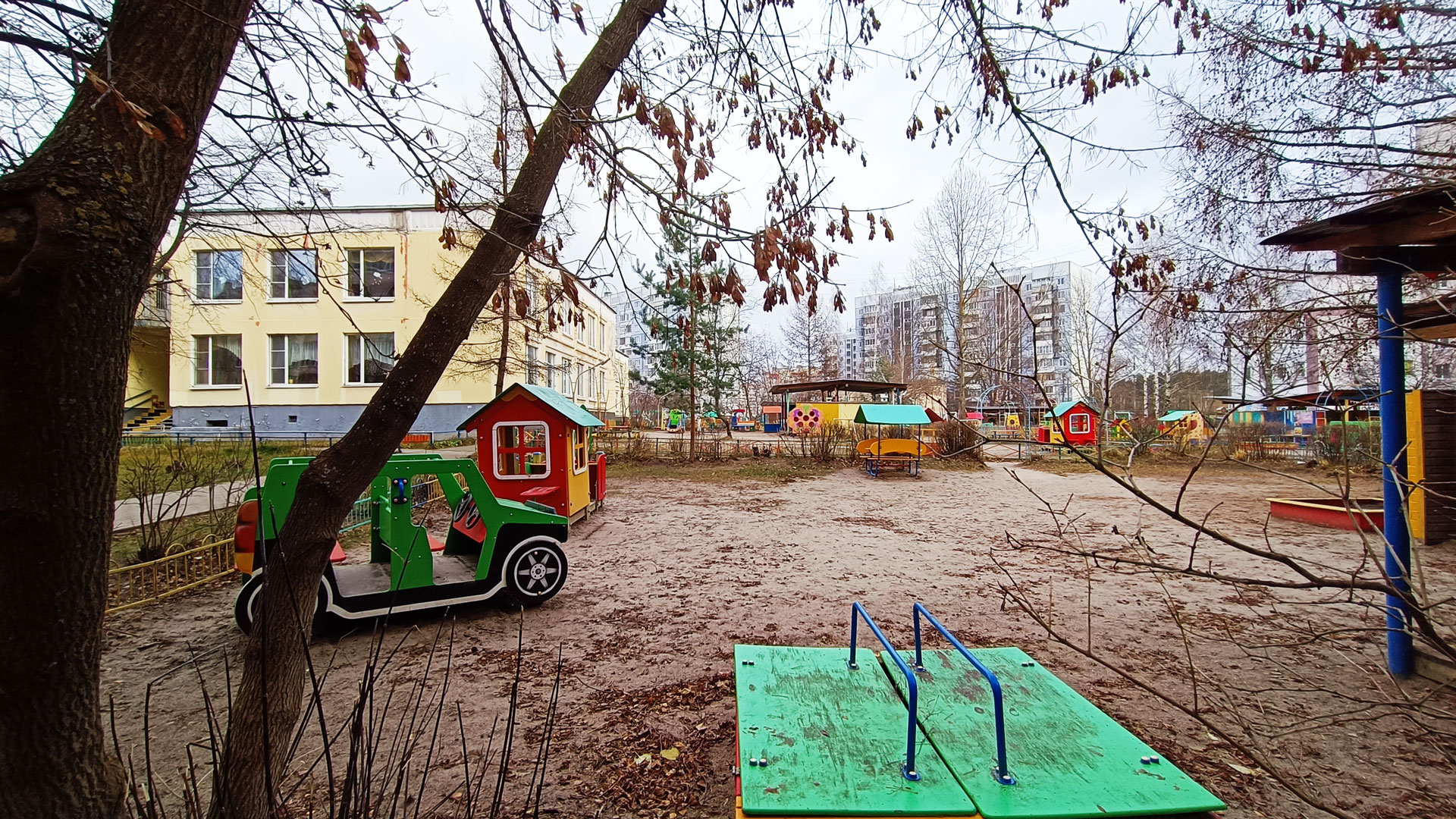 Детский сад 112 Ярославль: площадка для игр и прогулок.