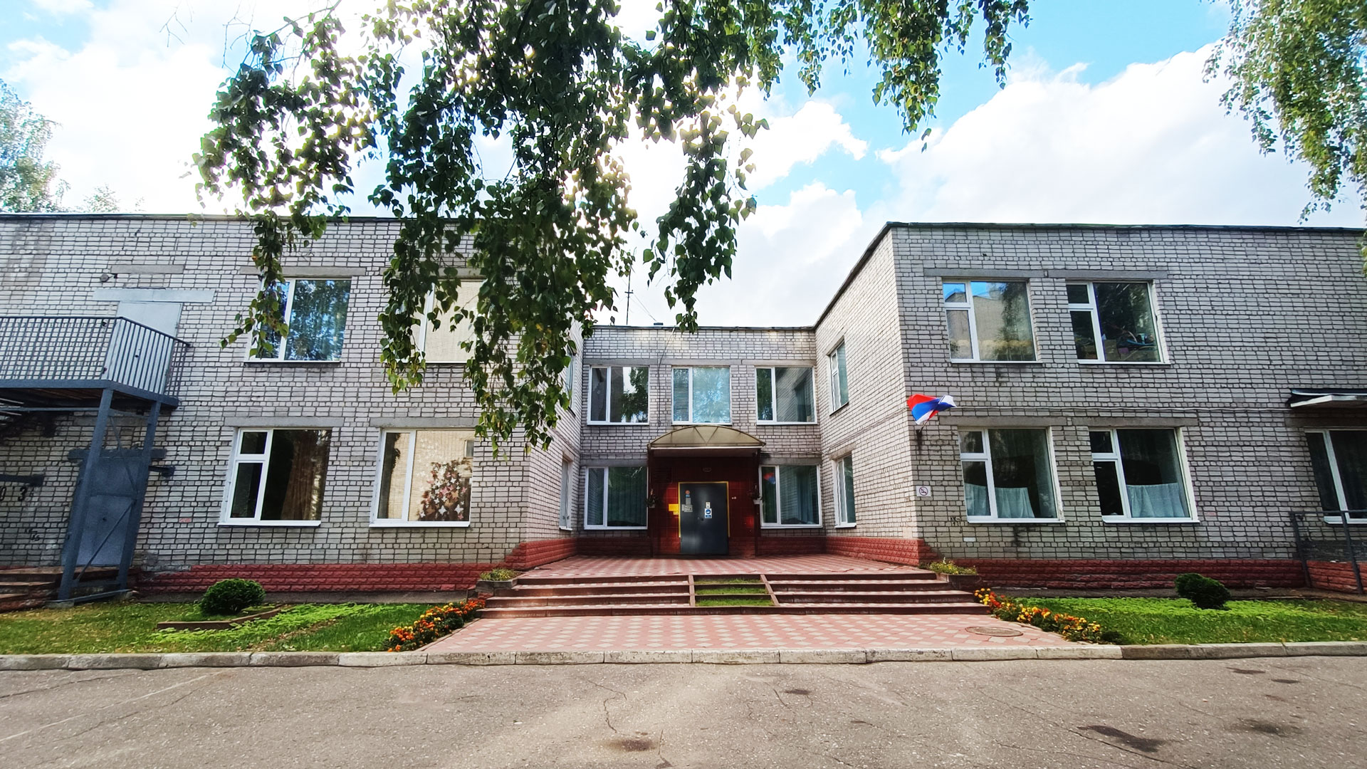 Детский сад 102 Ярославль: общий вид здания.