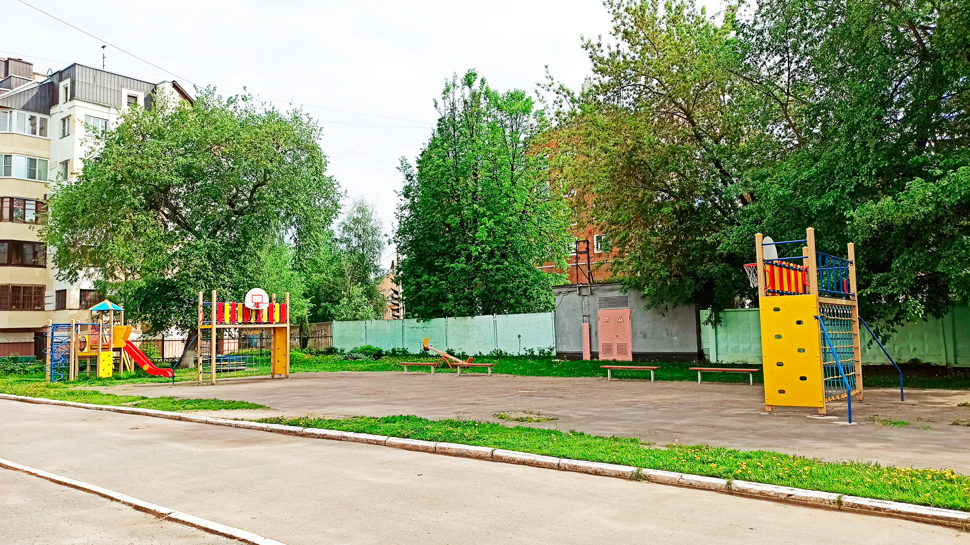 Площадка для игр в школе-интернате № 9 в городе Ярославле.