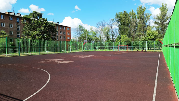Спортивная площадка школы № 15 в г. Ярославле.