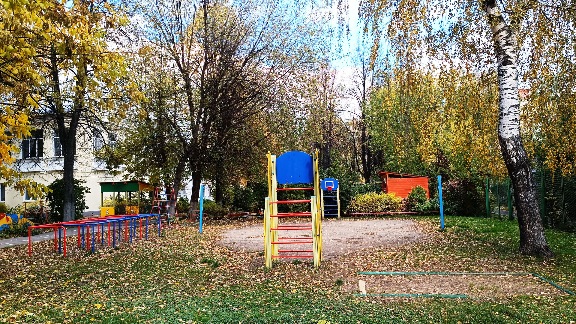 Детский сад 90 Ярославль: спортивная площадка.
