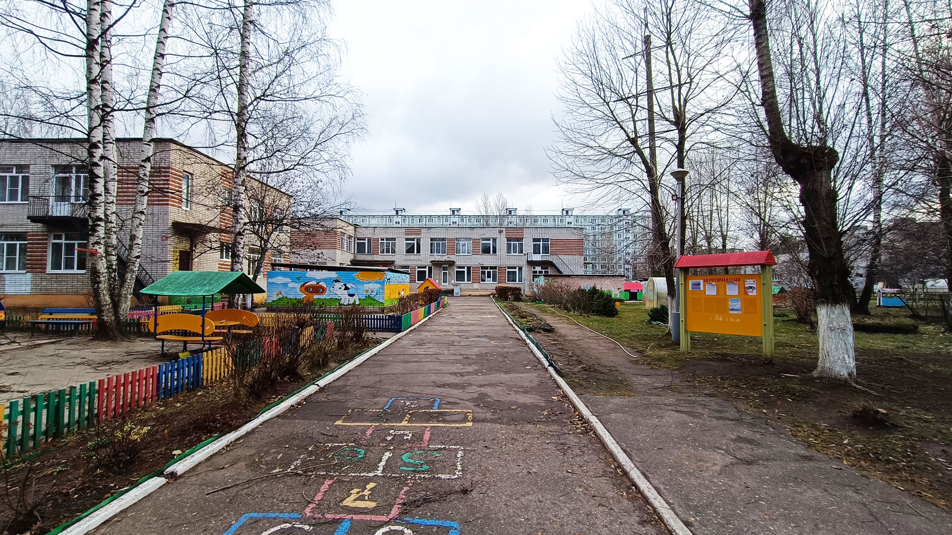 Детский сад 97 Ярославль: прогулочная площадка (Орджоникидзе, 4а).