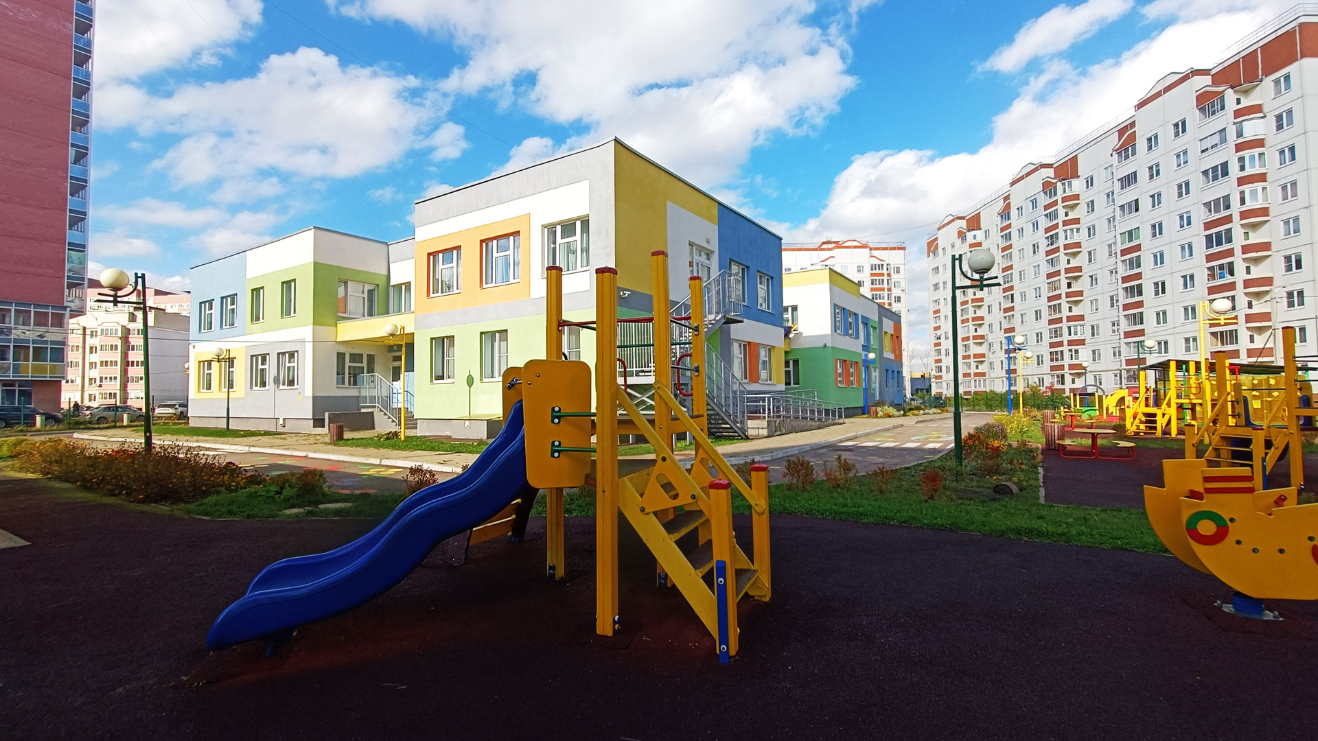 Детский сад 98 Ярославль: площадка для спортивных занятий.