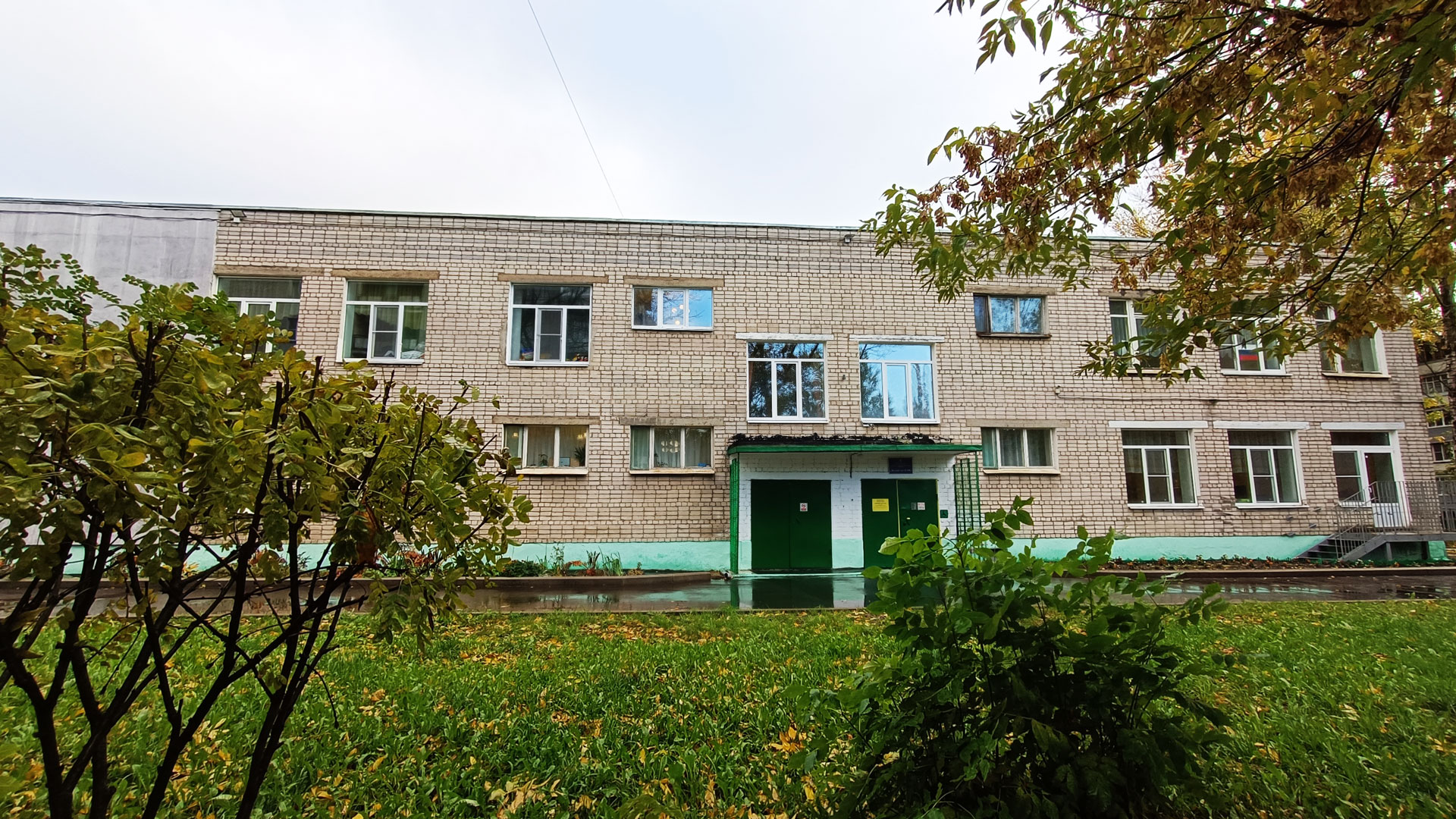 Детский сад 120 Ярославль: главный вход в здание садика.